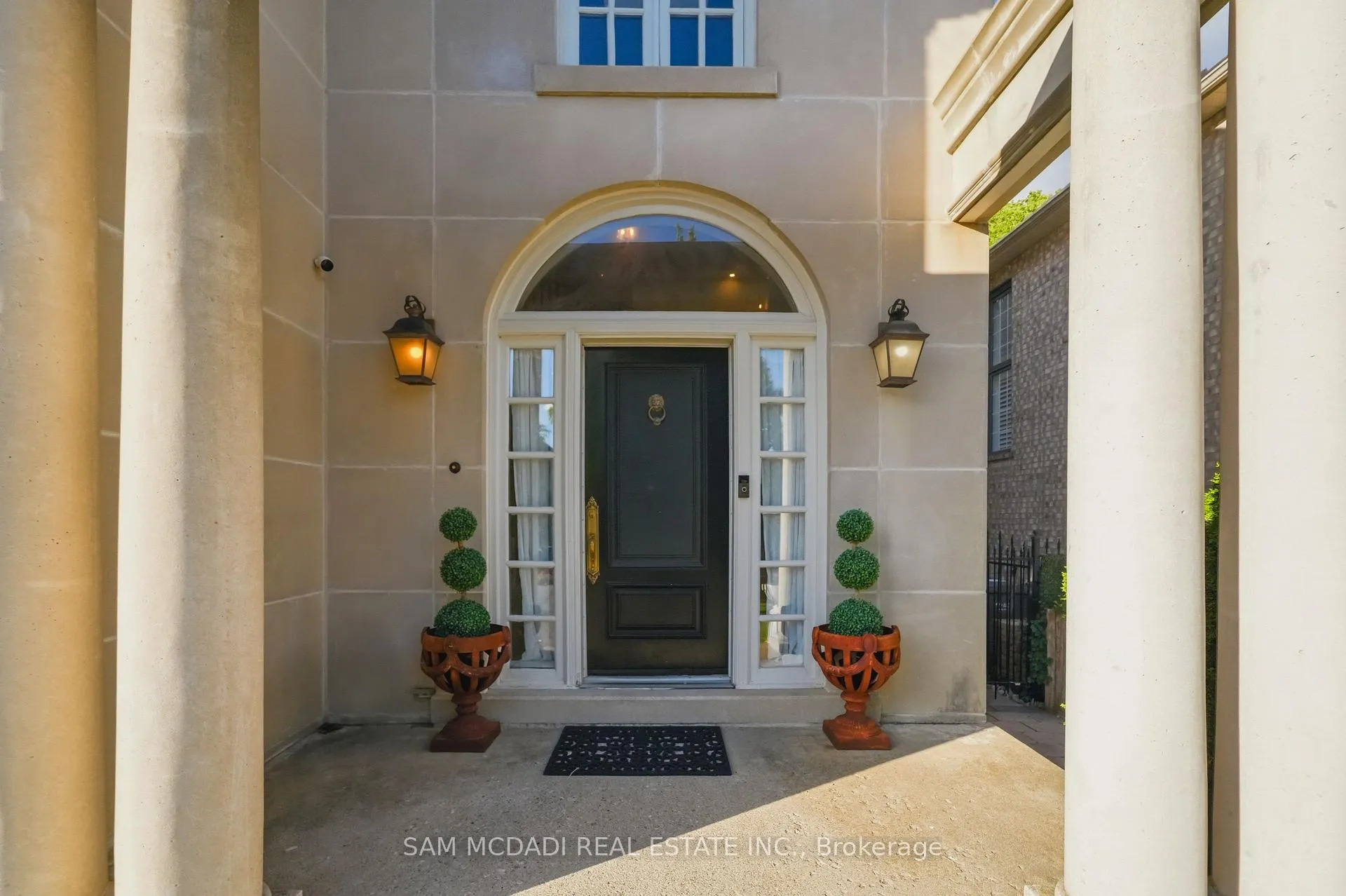Photo 2 of 5481 Middleport Crescent, Mississauga, Hurontario — HOMEH