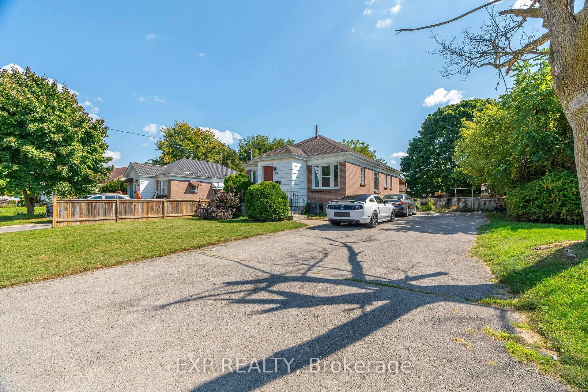 Front of 1519 Howland Avenue