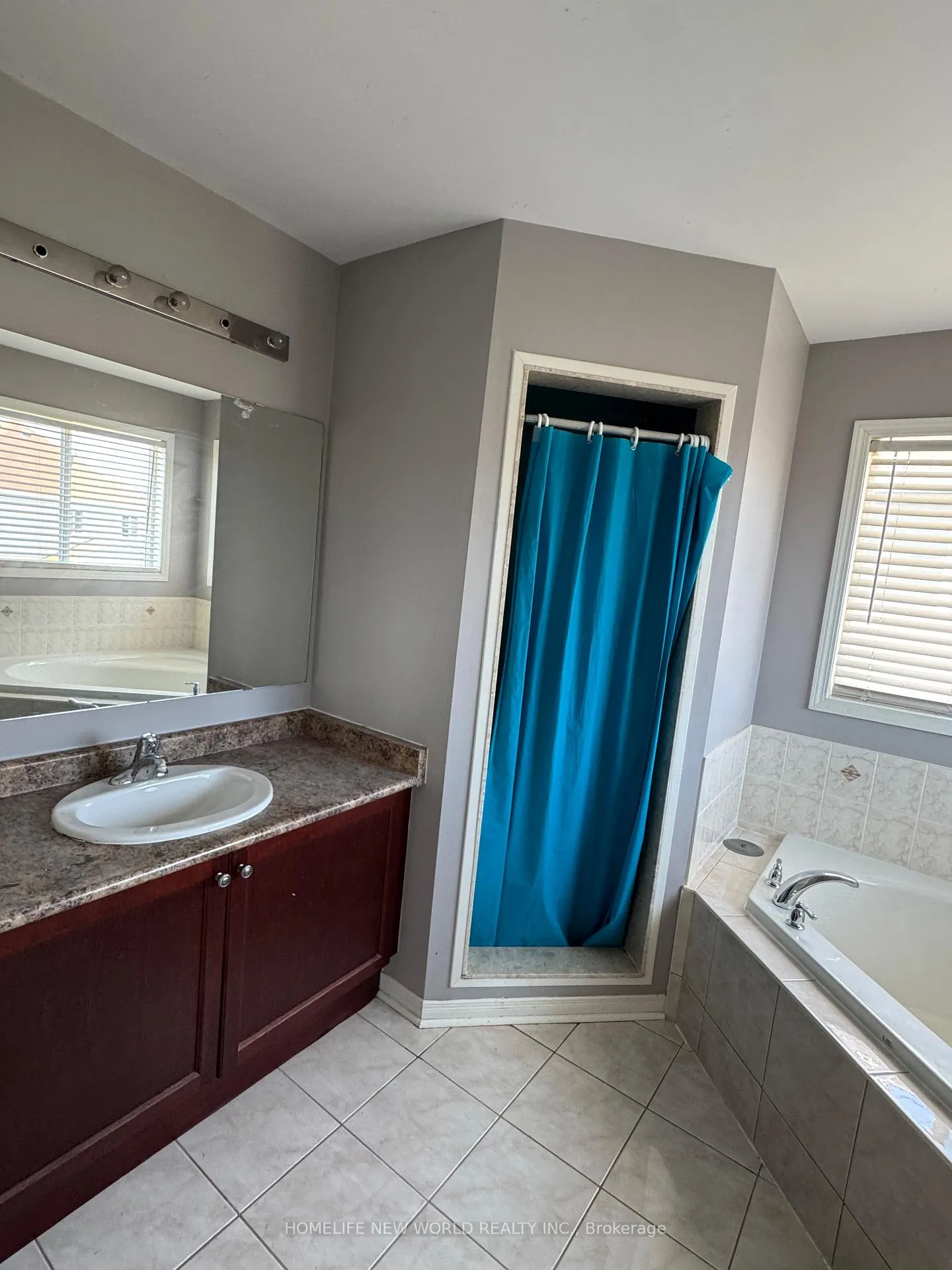 Photo 10 of 1284 Gyatt Crescent, Oshawa, Pinecrest — HOMEH