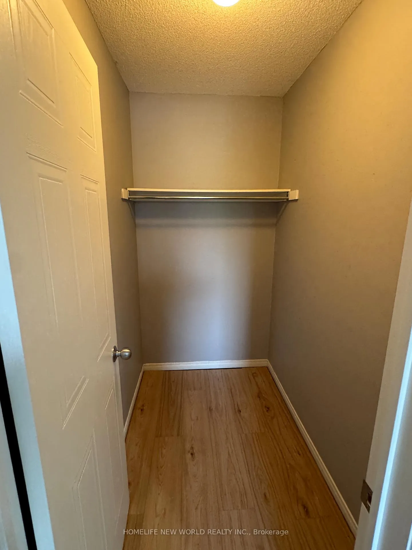 Photo 16 of 1284 Gyatt Crescent, Oshawa, Pinecrest — HOMEH
