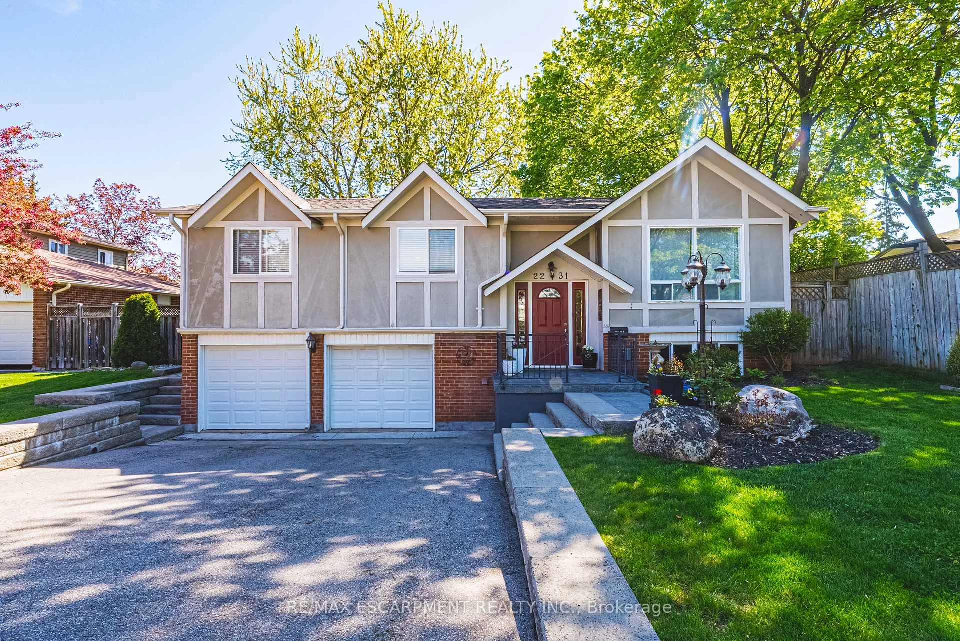 Photo 1 of 2231 Sandringham Drive, Burlington, Mountainside — HOMEH