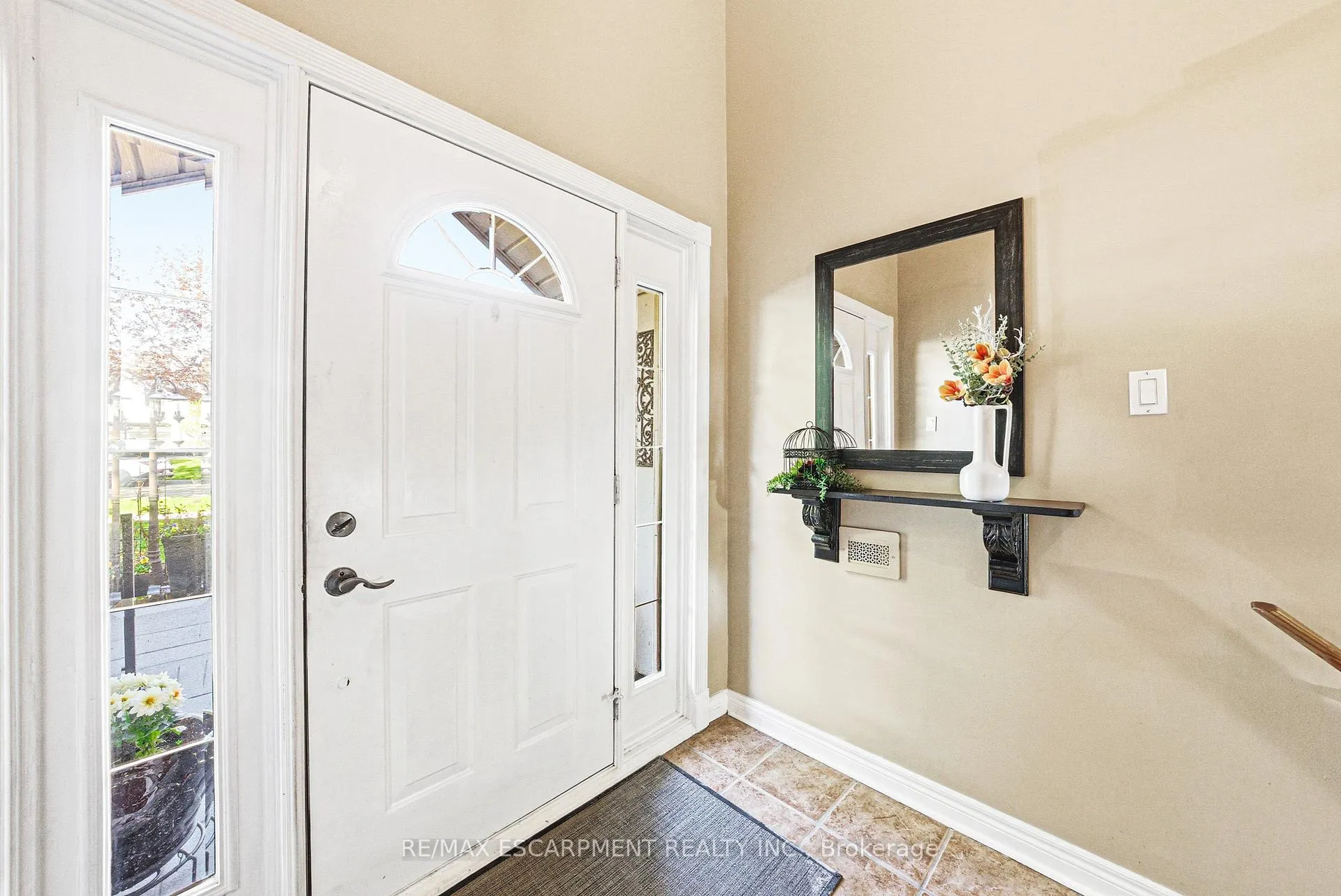 Photo 3 of 2231 Sandringham Drive, Burlington, Mountainside — HOMEH