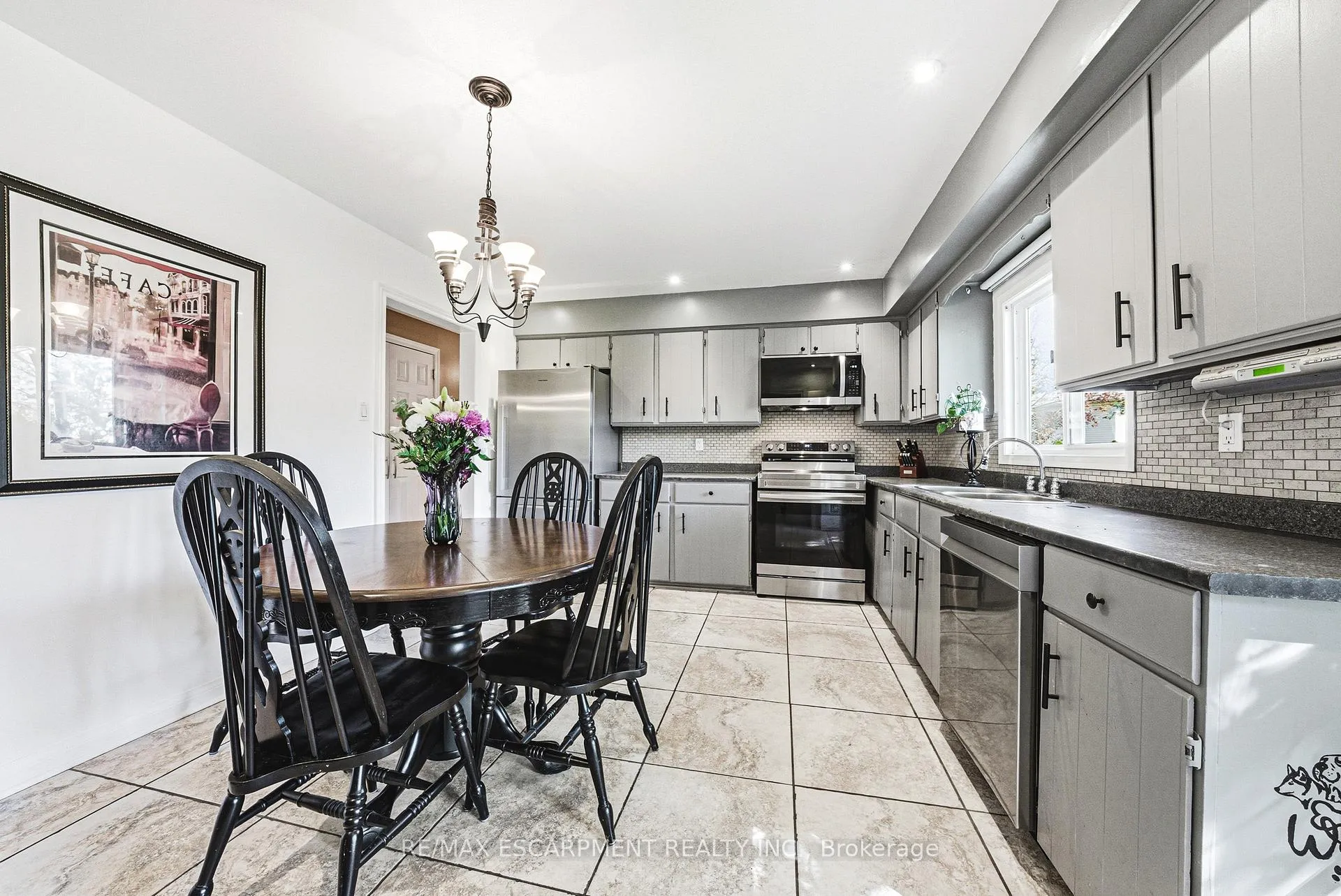 Photo 8 of 2231 Sandringham Drive, Burlington, Mountainside — HOMEH