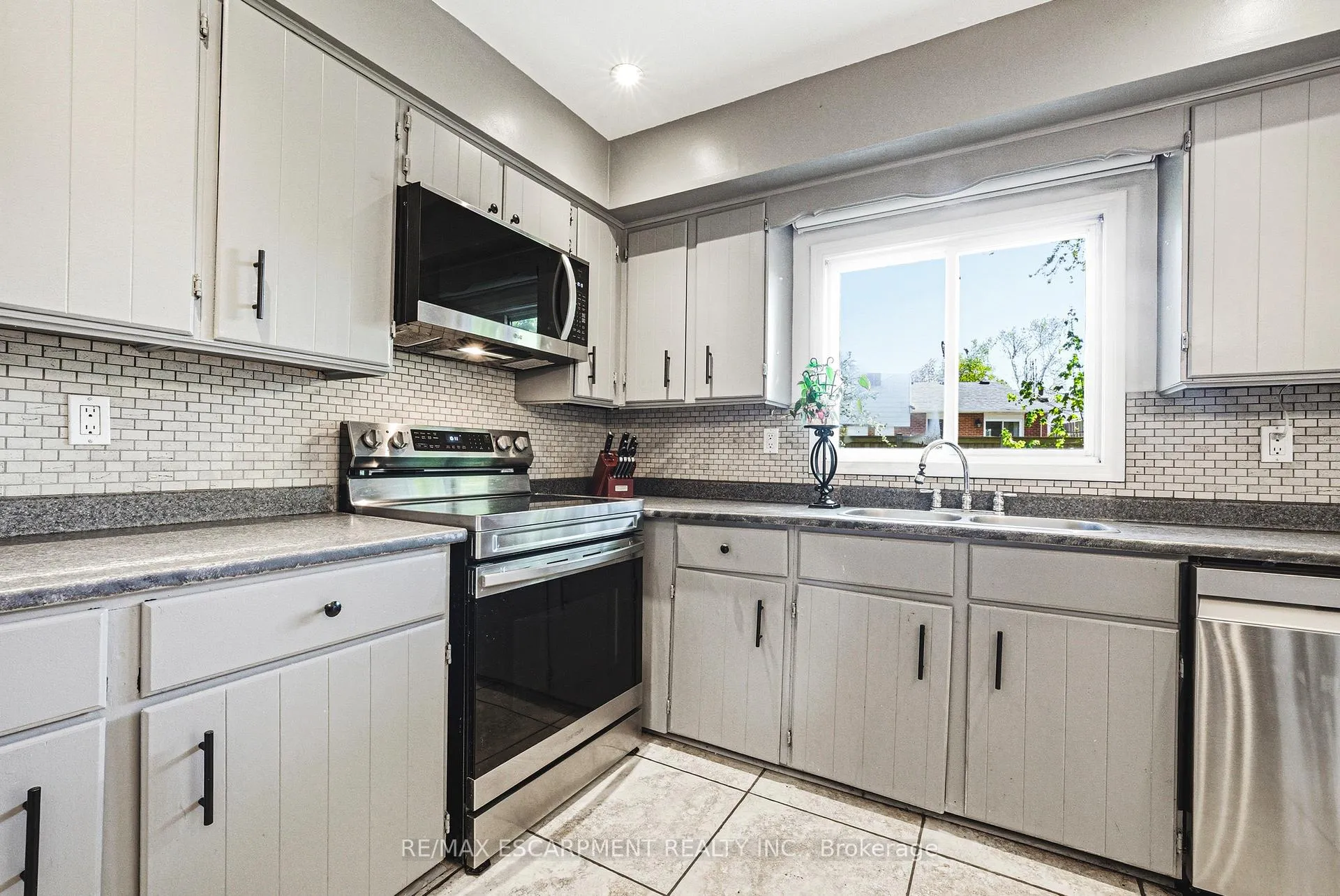 Photo 9 of 2231 Sandringham Drive, Burlington, Mountainside — HOMEH