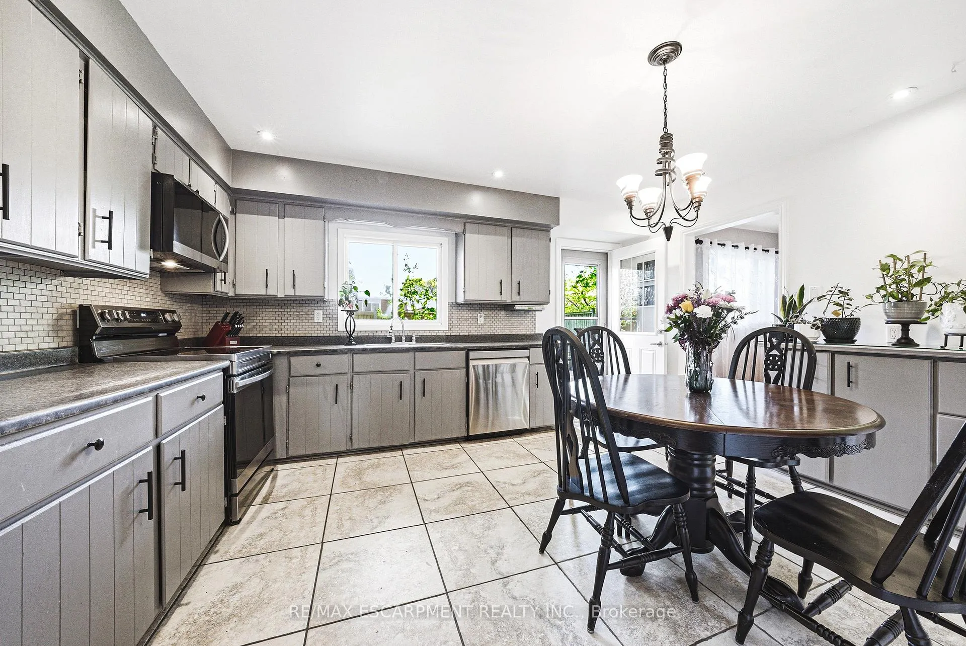 Photo 10 of 2231 Sandringham Drive, Burlington, Mountainside — HOMEH