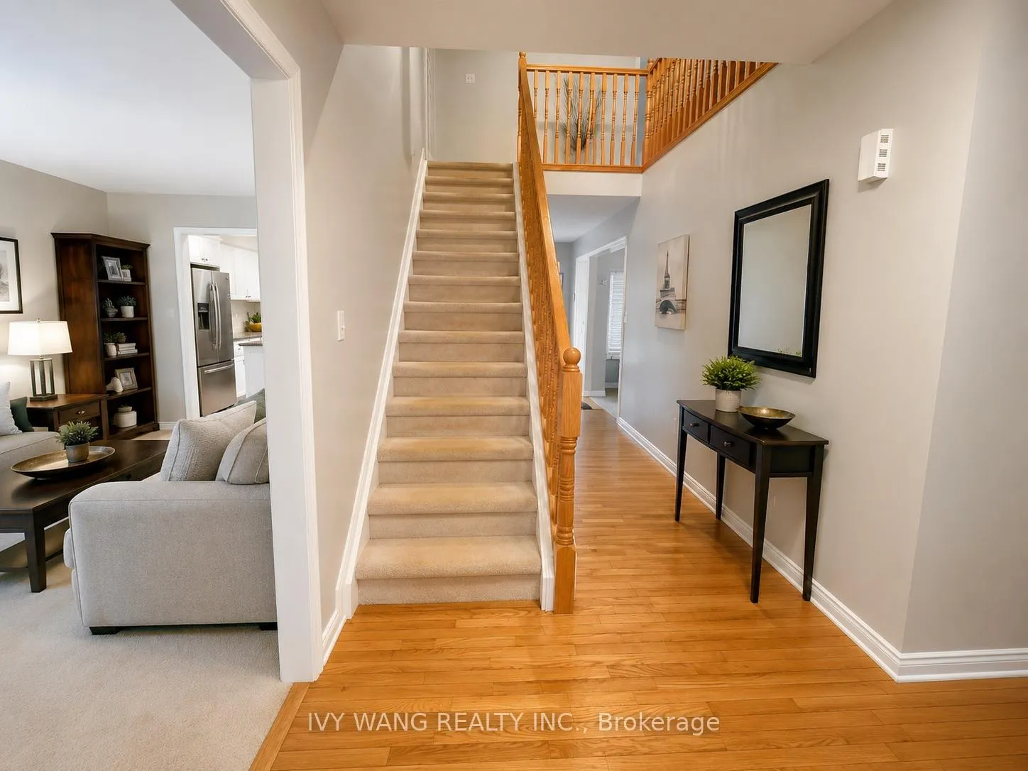 Photo 2 of 34 Richmeadow Crescent, London, North M — HOMEH