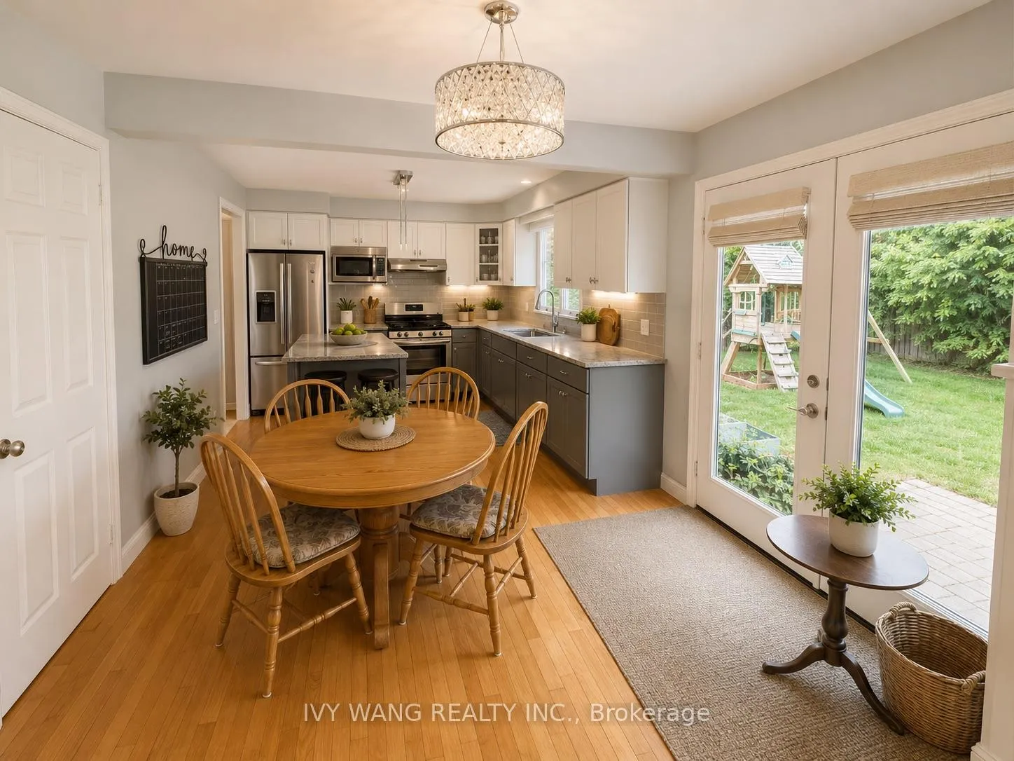 Photo 3 of 34 Richmeadow Crescent, London, North M — HOMEH