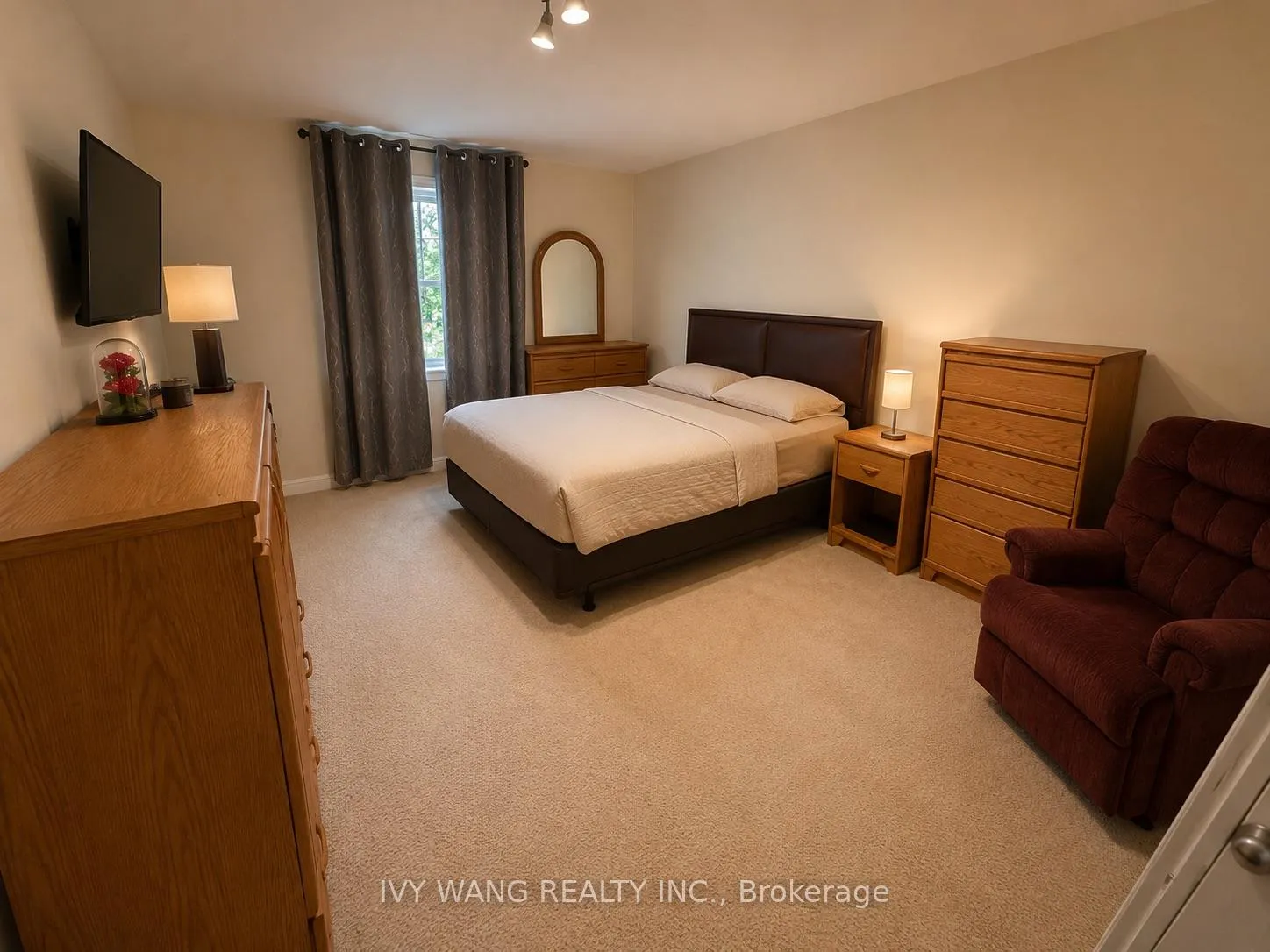 Photo 6 of 34 Richmeadow Crescent, London, North M — HOMEH