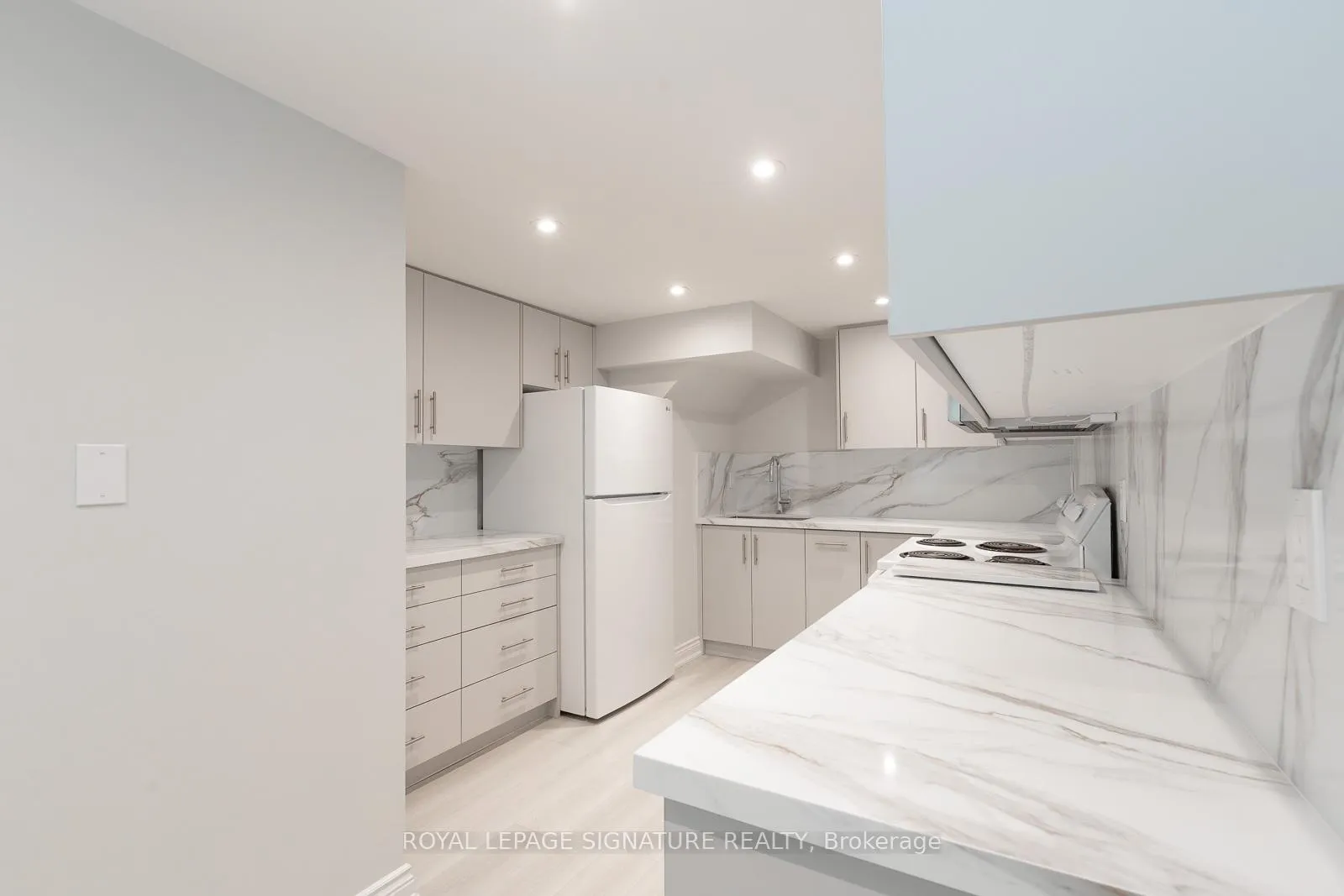 Photo 3 of 14 Canerouth Drive, Etobicoke, Eringate-Centennial-West Deane — HOMEH