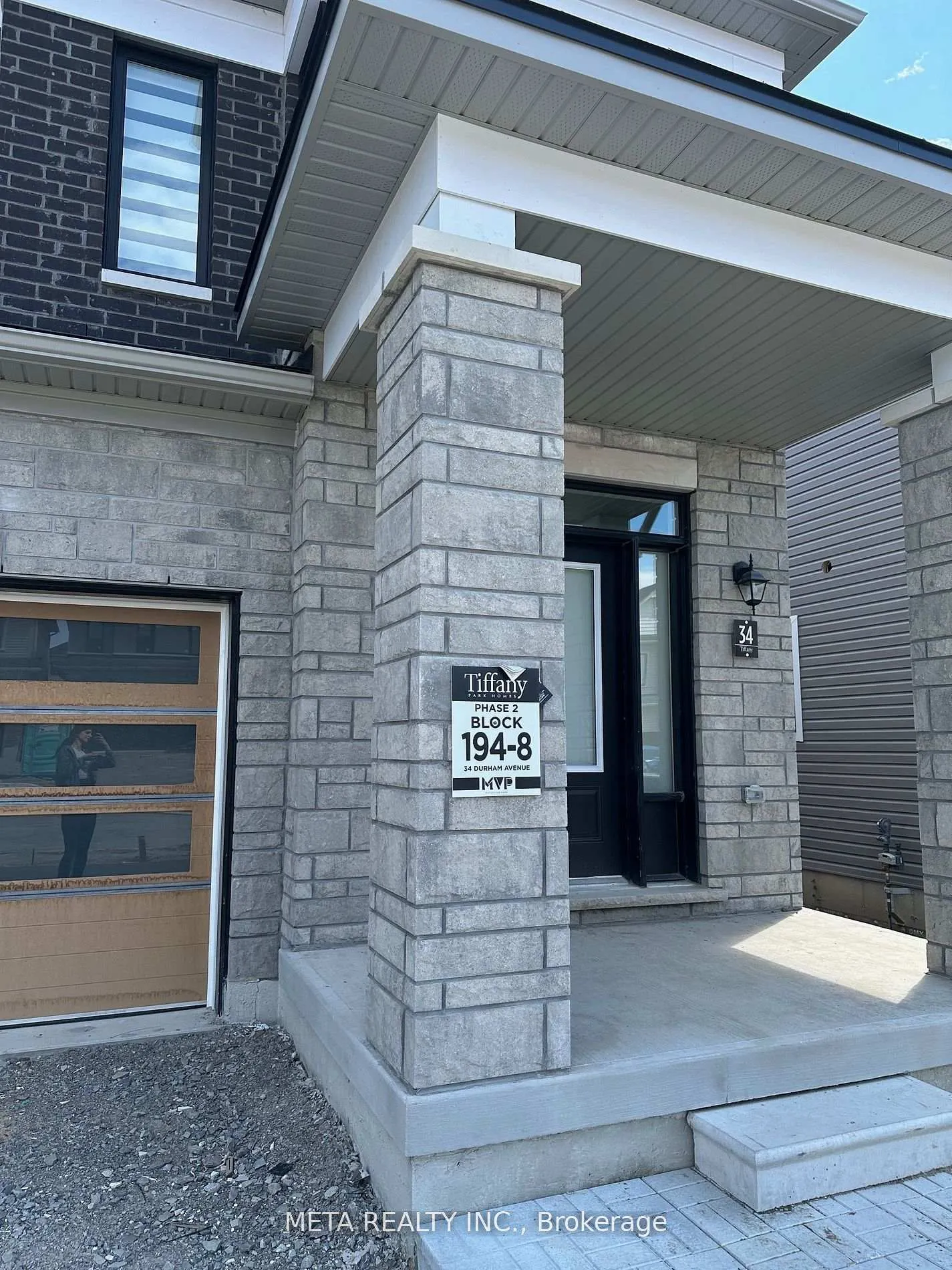 Photo 2 of 34 Durham Avenue, Barrie, Rural Barrie Southeast — HOMEH
