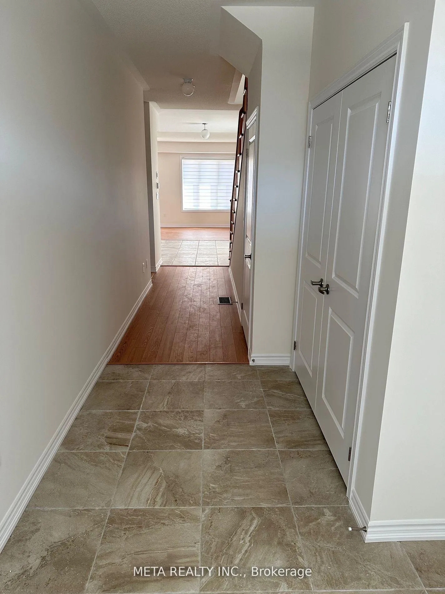 Photo 4 of 34 Durham Avenue, Barrie, Rural Barrie Southeast — HOMEH