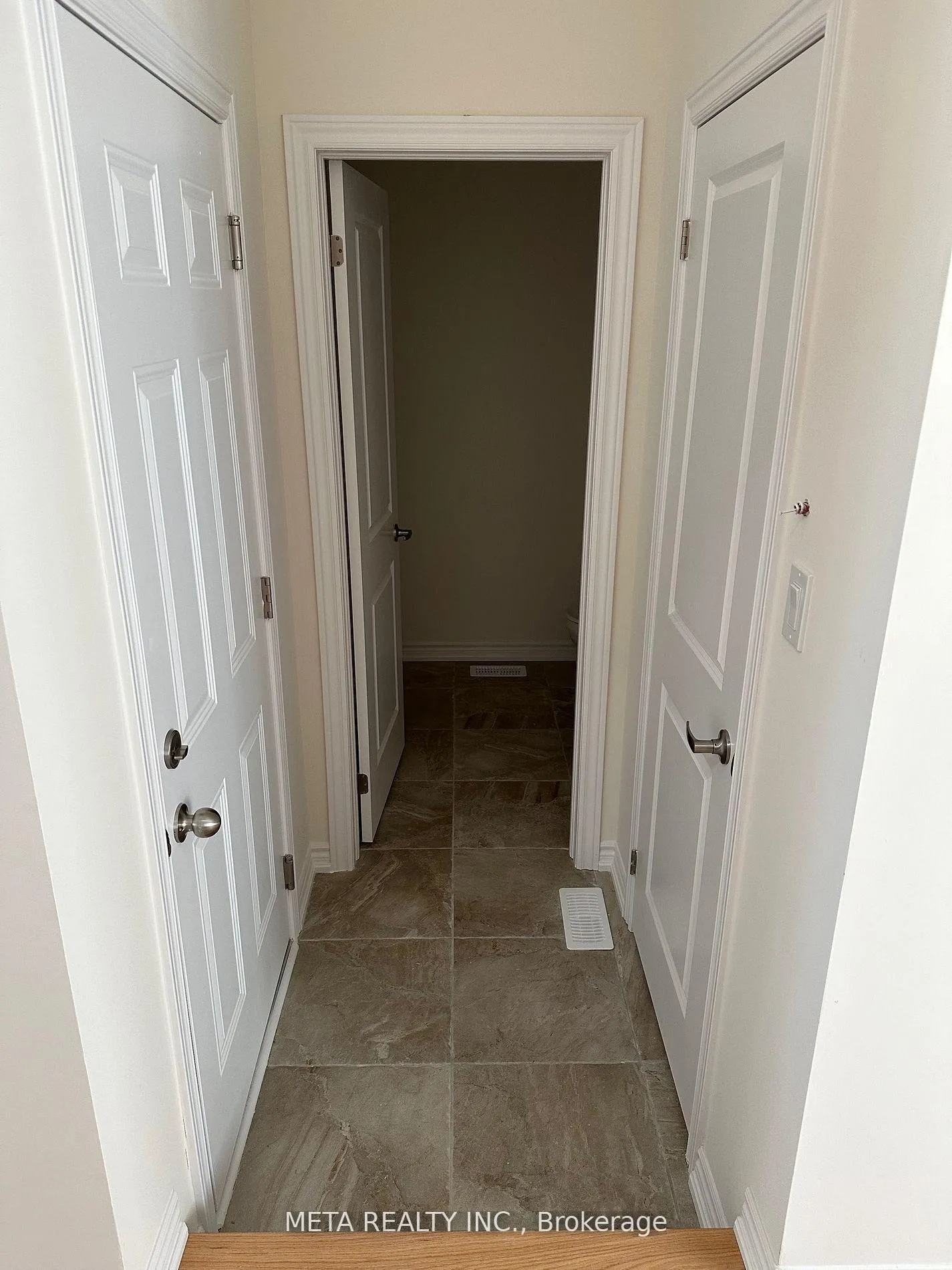 Photo 5 of 34 Durham Avenue, Barrie, Rural Barrie Southeast — HOMEH