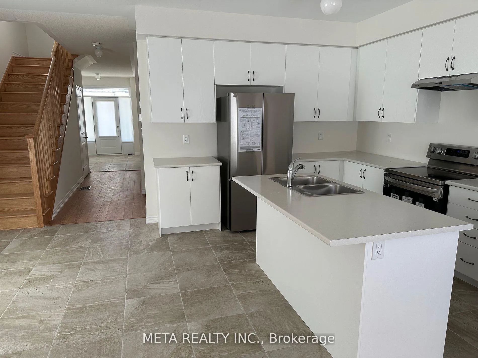 Photo 8 of 34 Durham Avenue, Barrie, Rural Barrie Southeast — HOMEH