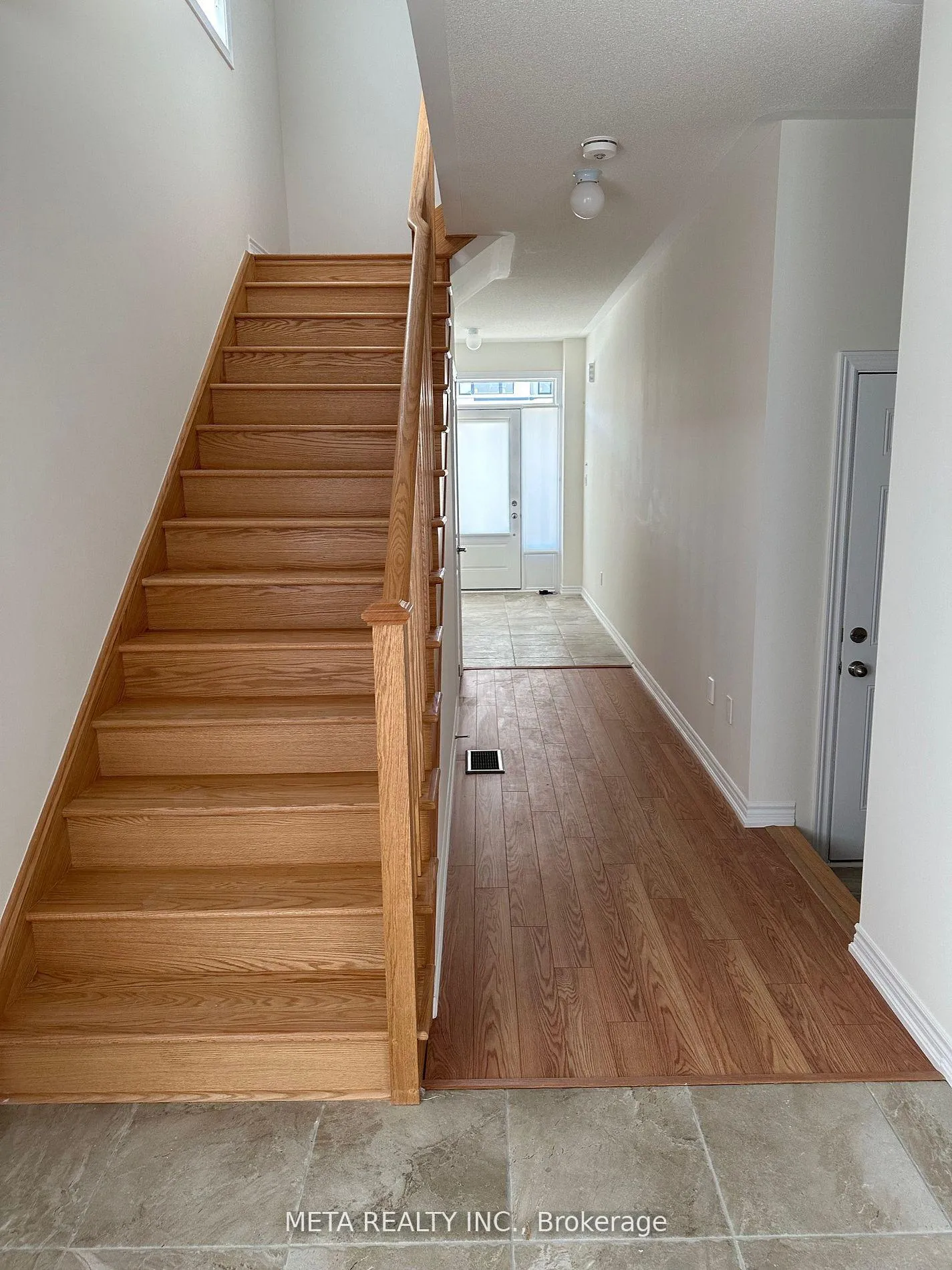 Photo 12 of 34 Durham Avenue, Barrie, Rural Barrie Southeast — HOMEH