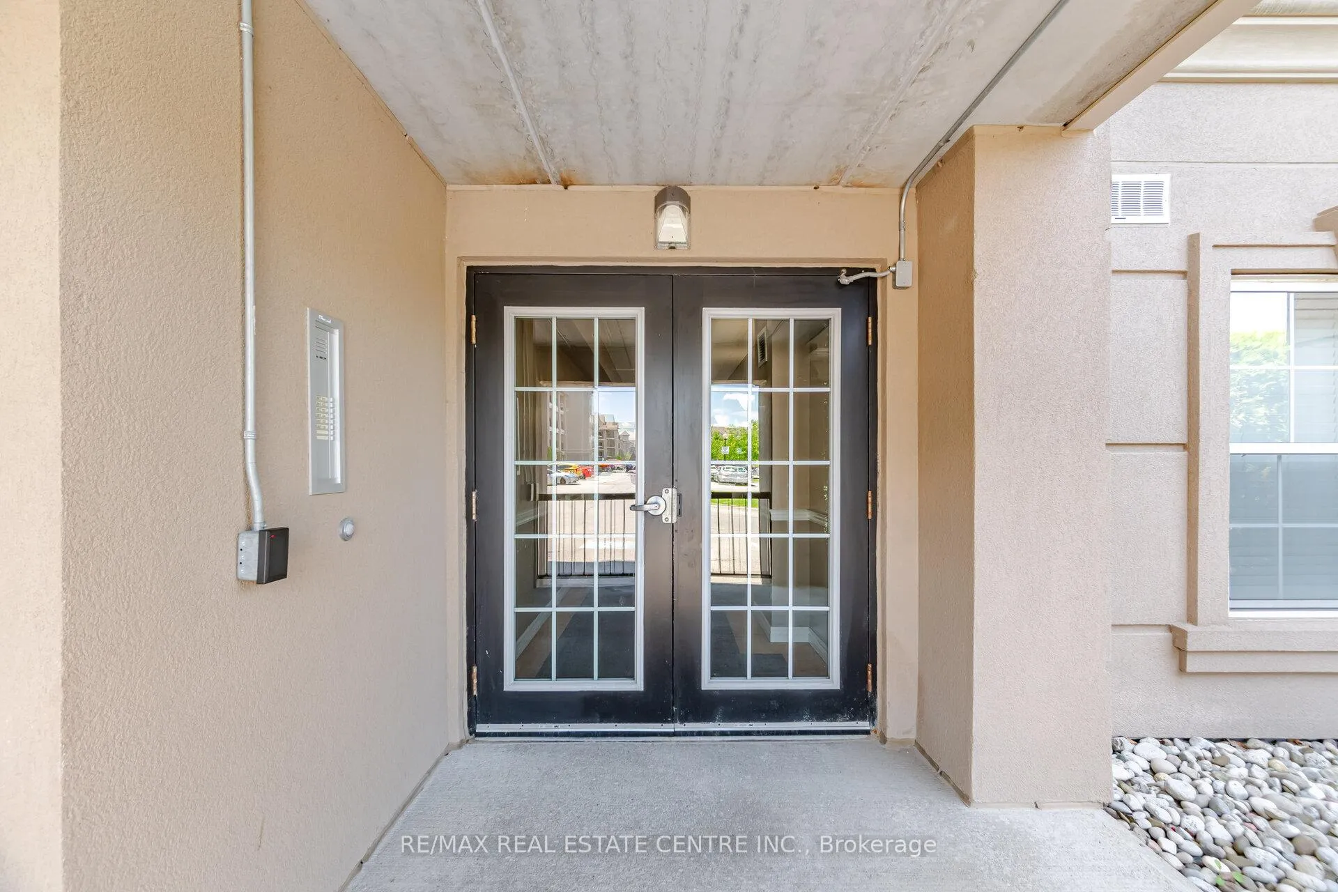 Photo 3 of Unit 101, 1350 Main Street E, Milton, Dempsey — HOMEH