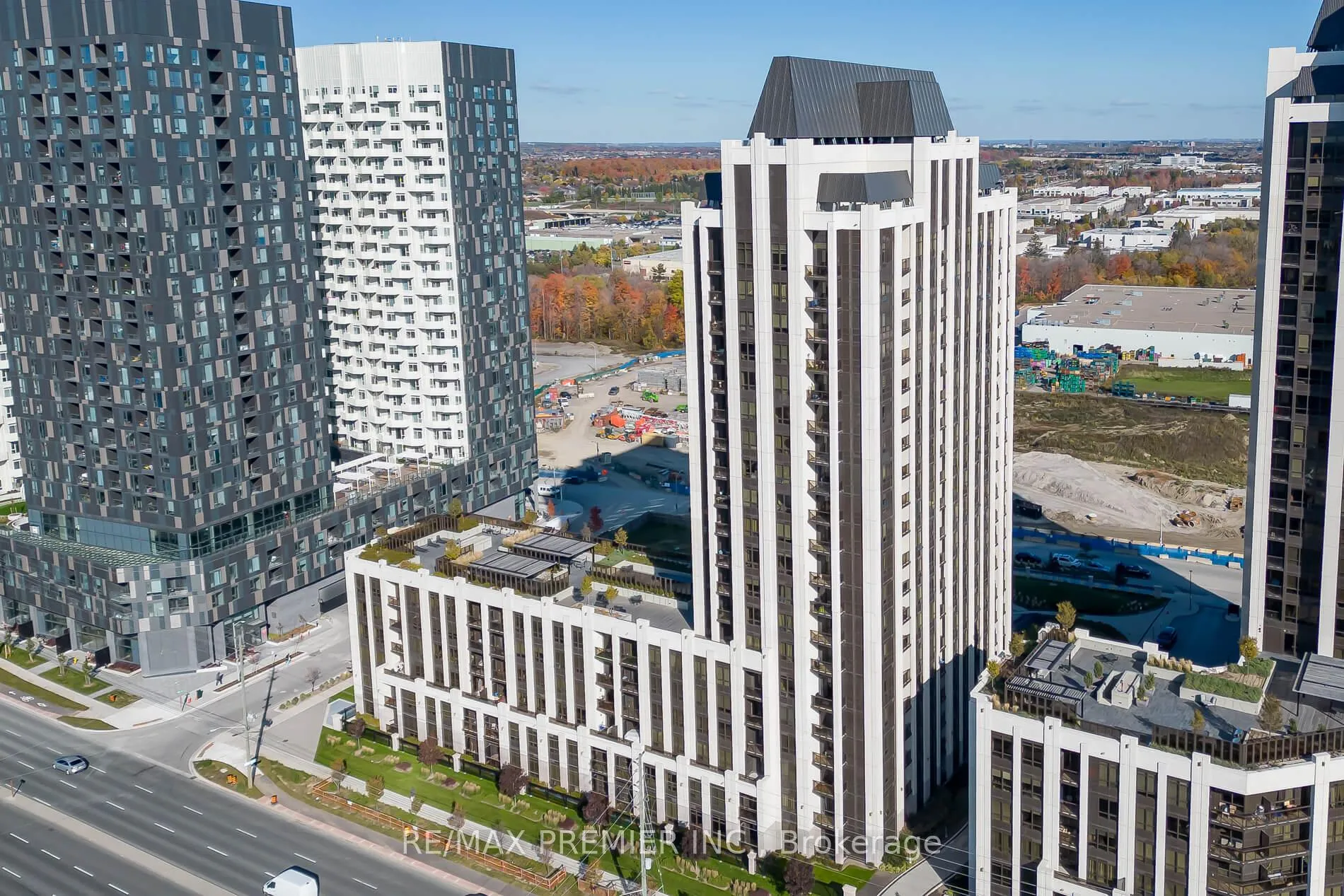 Photo 2 of Unit 909, 9085 Jane Street, Vaughan, Concord — HOMEH