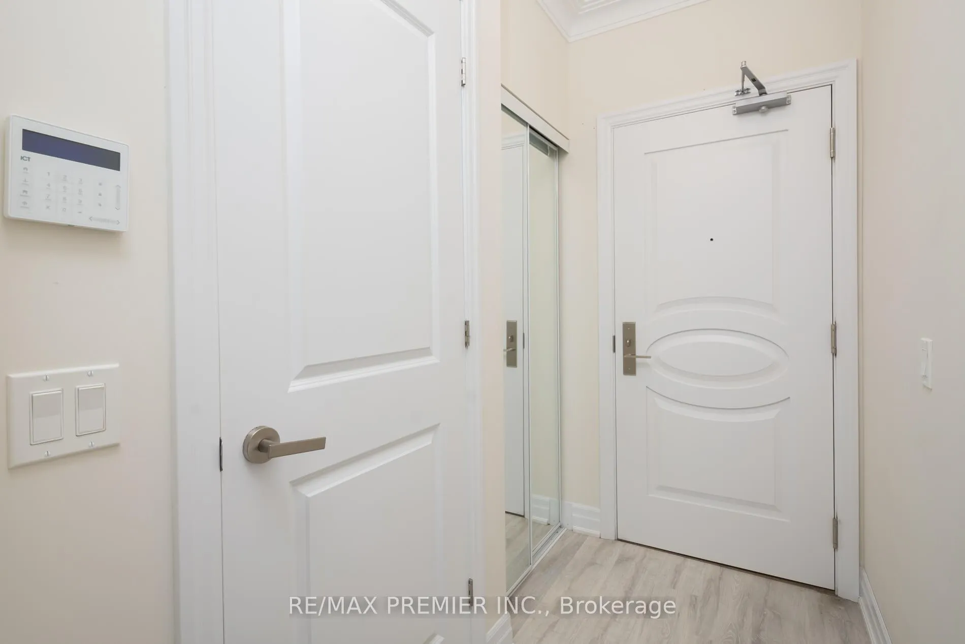 Photo 8 of Unit 909, 9085 Jane Street, Vaughan, Concord — HOMEH