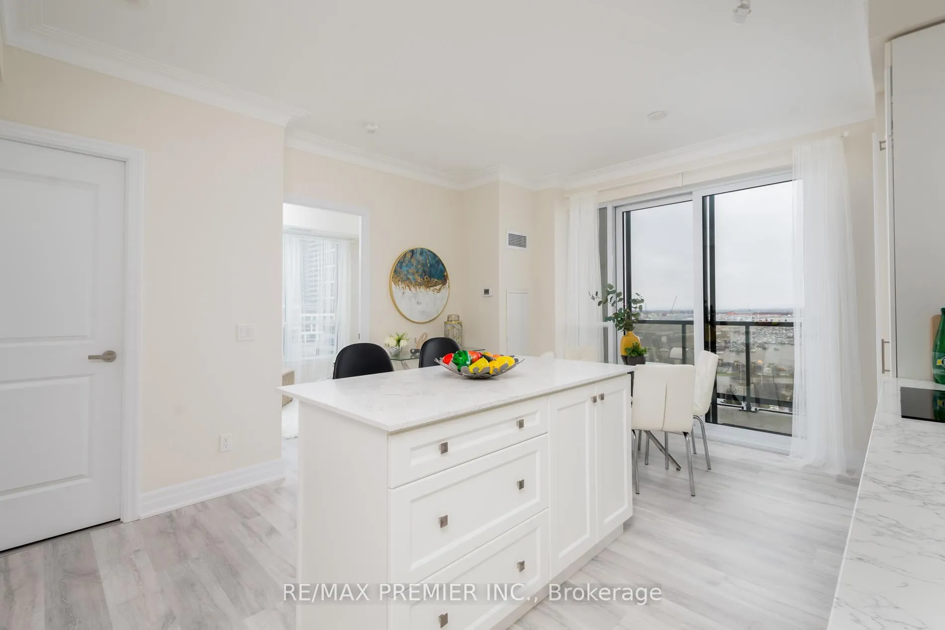 Photo 9 of Unit 909, 9085 Jane Street, Vaughan, Concord — HOMEH