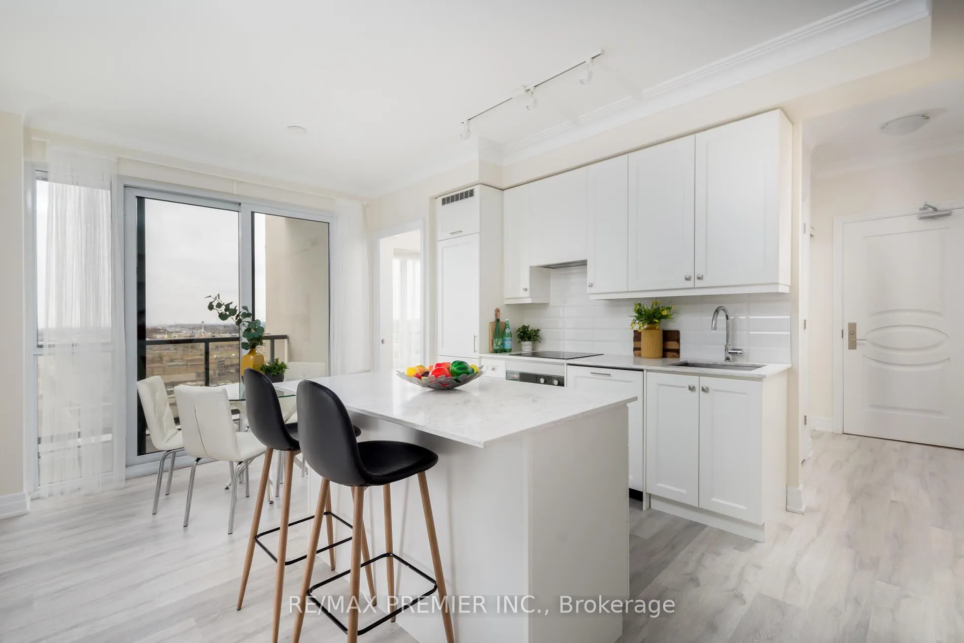 Photo 10 of Unit 909, 9085 Jane Street, Vaughan, Concord — HOMEH