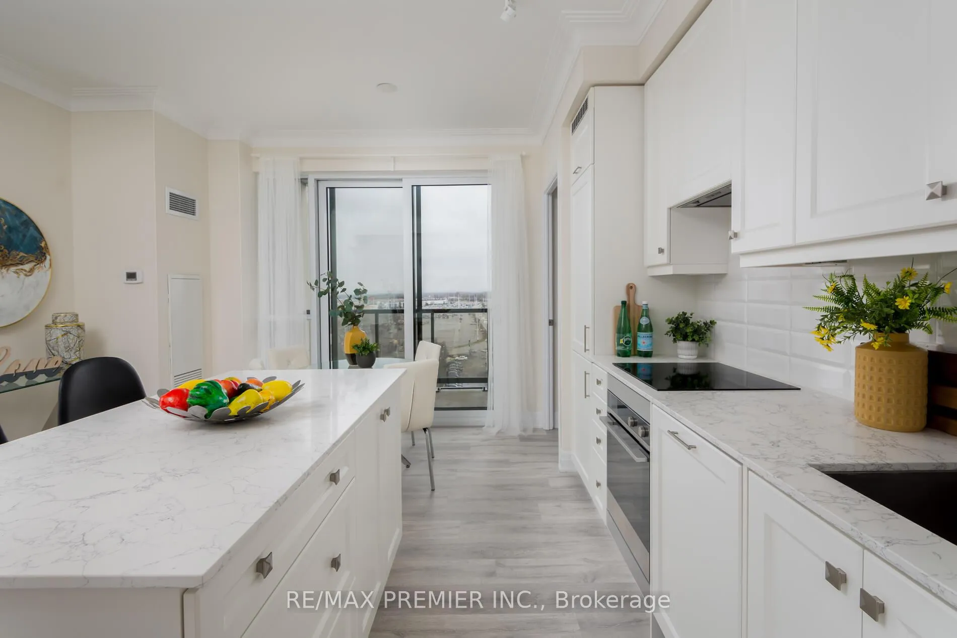 Photo 12 of Unit 909, 9085 Jane Street, Vaughan, Concord — HOMEH