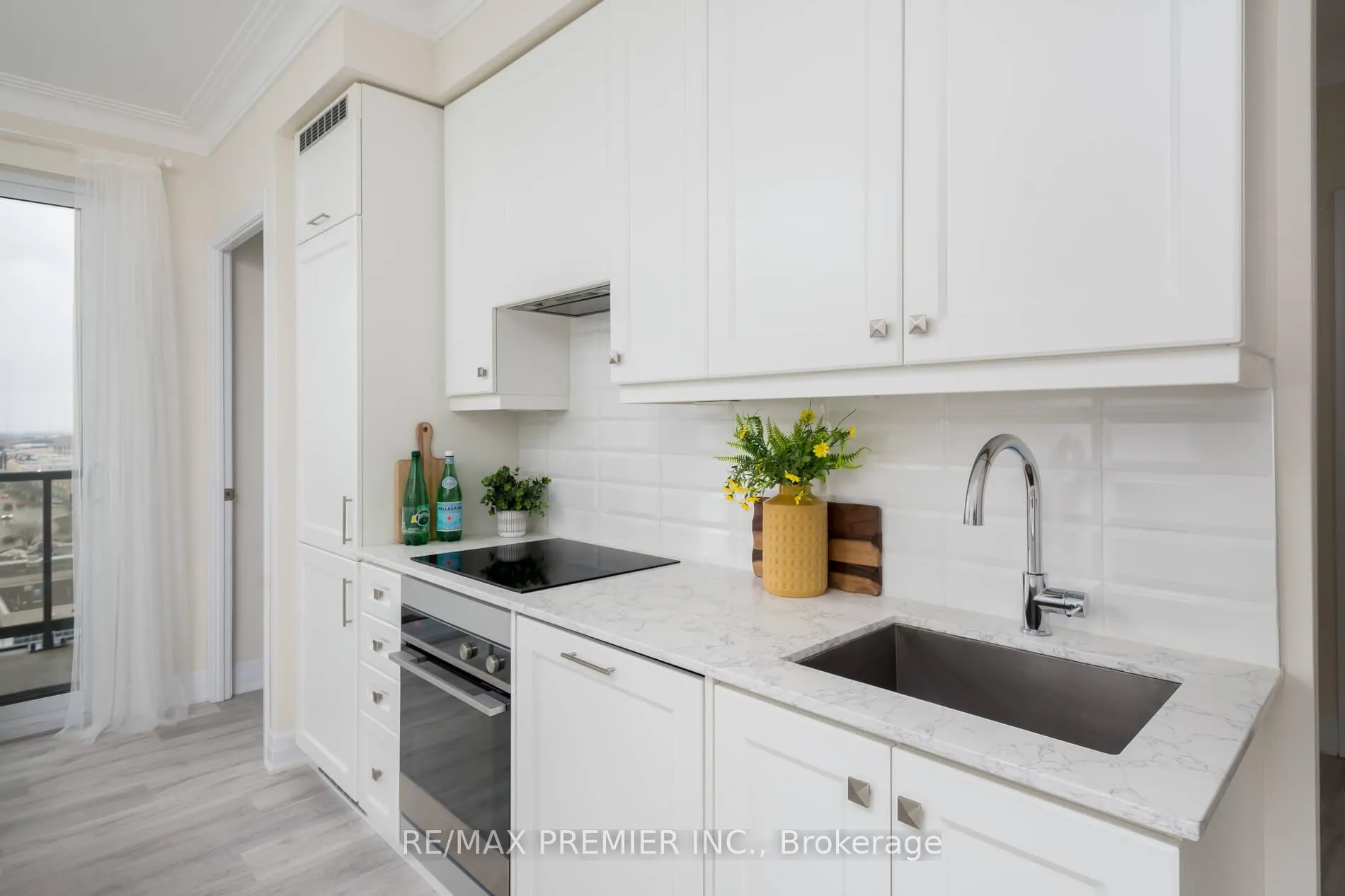 Photo 13 of Unit 909, 9085 Jane Street, Vaughan, Concord — HOMEH
