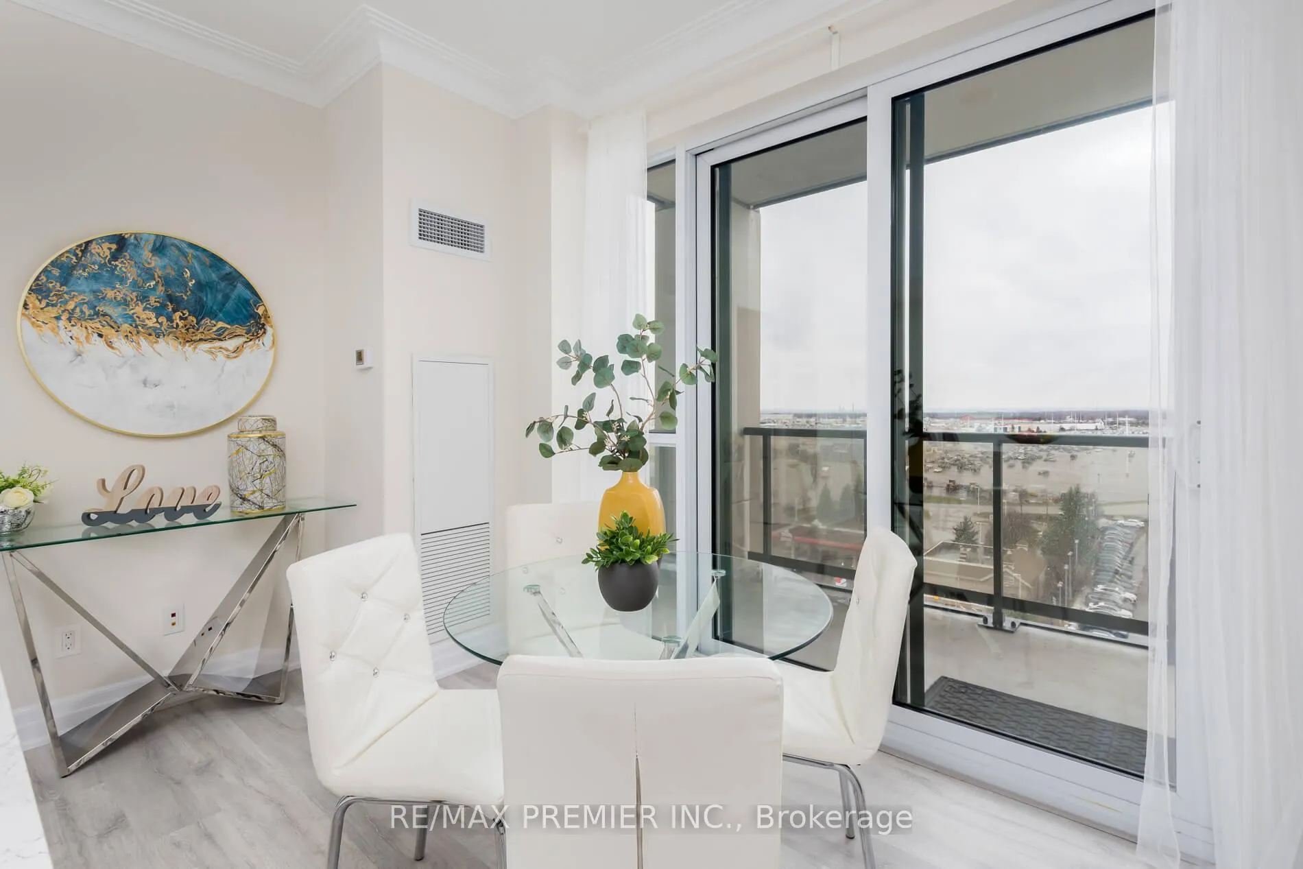 Photo 15 of Unit 909, 9085 Jane Street, Vaughan, Concord — HOMEH