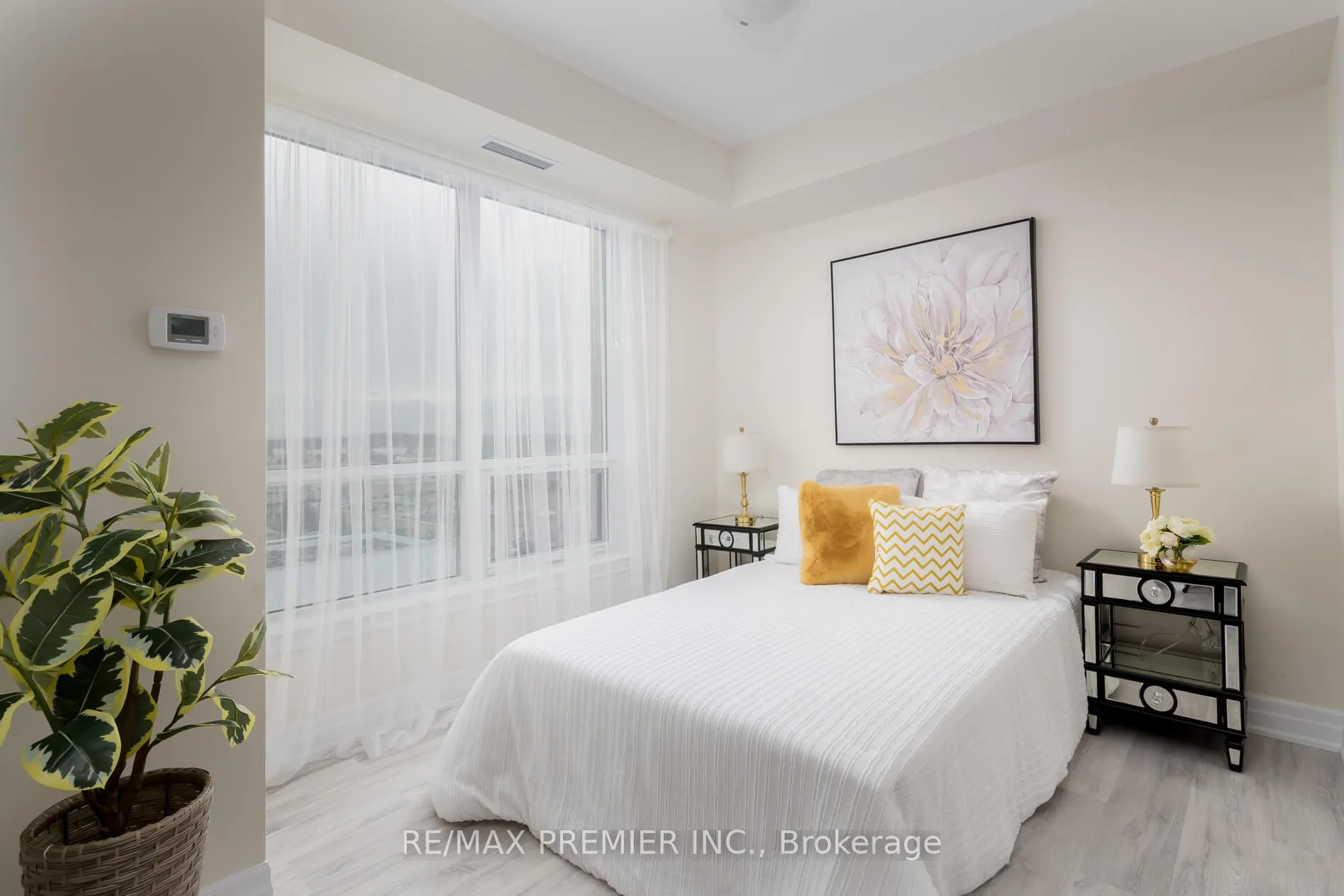 Photo 20 of Unit 909, 9085 Jane Street, Vaughan, Concord — HOMEH