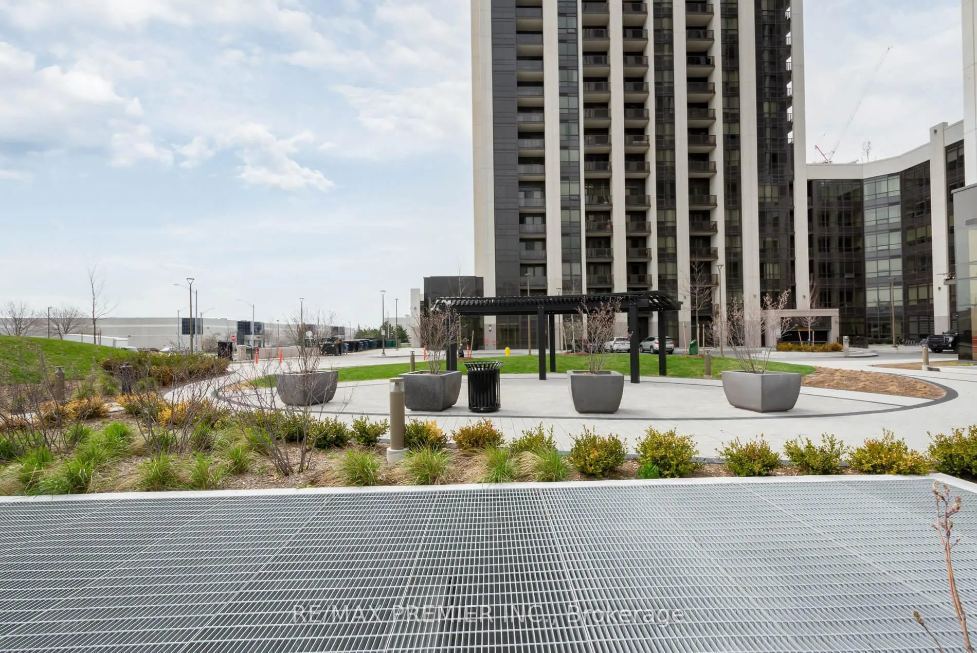 Photo 42 of Unit 909, 9085 Jane Street, Vaughan, Concord — HOMEH