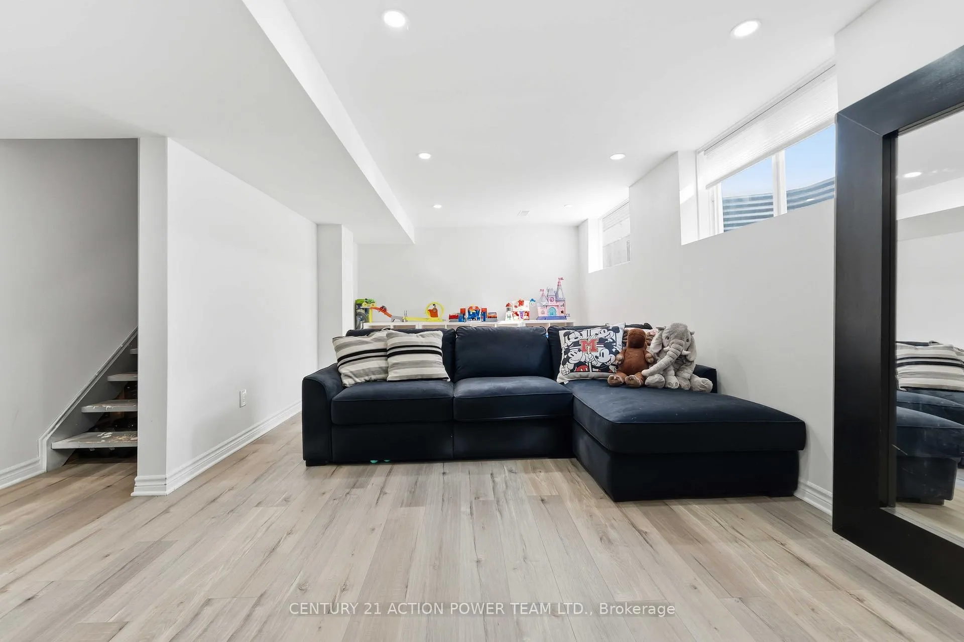 Photo 37 of 305 Sarabella Street, Ottawa, Avalon East — HOMEH