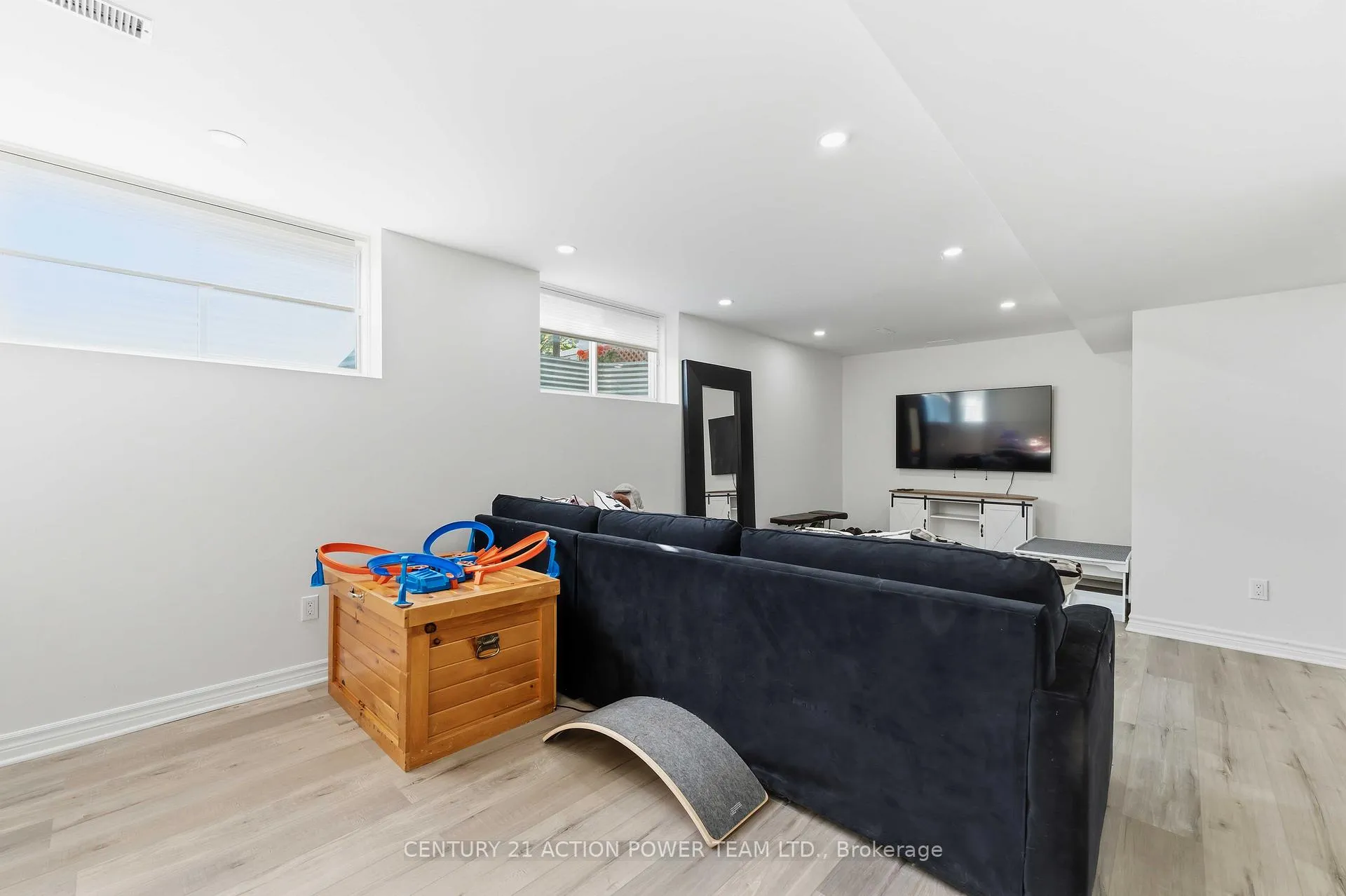 Photo 40 of 305 Sarabella Street, Ottawa, Avalon East — HOMEH