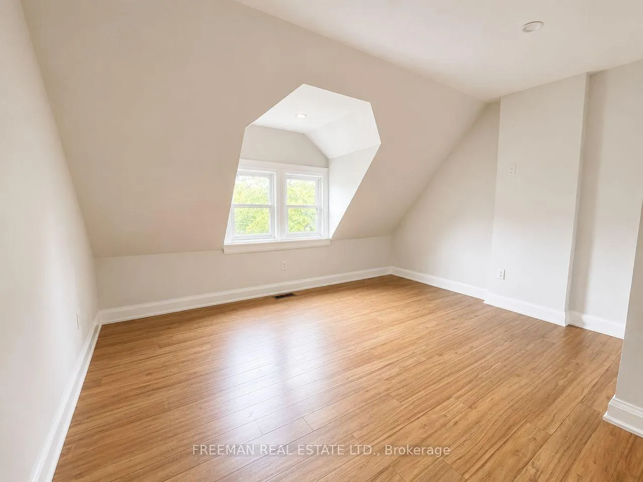 Photo 13 of Unit Upper, 342 Howland Avenue, Toronto, The Annex — HOMEH