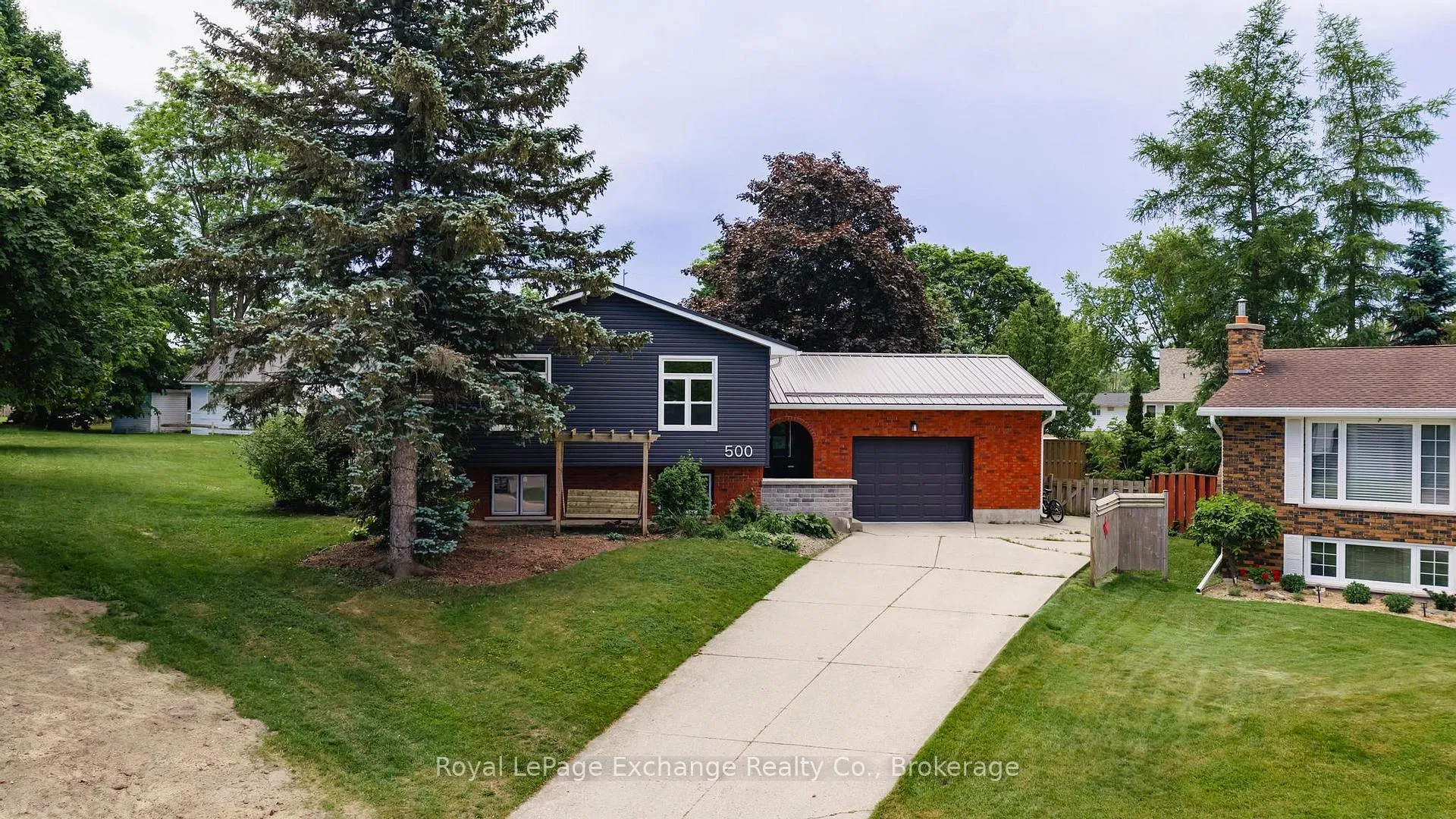 Photo 2 of 500 Walkers Circle, Kincardine — HOMEH