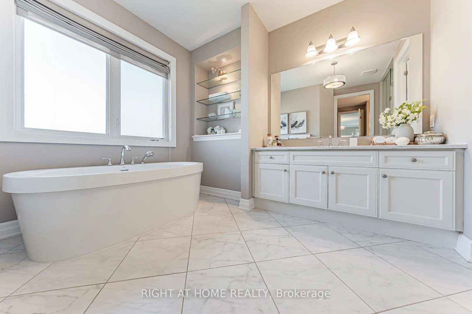 Photo 31 of 222 Mcwilliams Crescent, Oakville, Glenorchy — HOMEH
