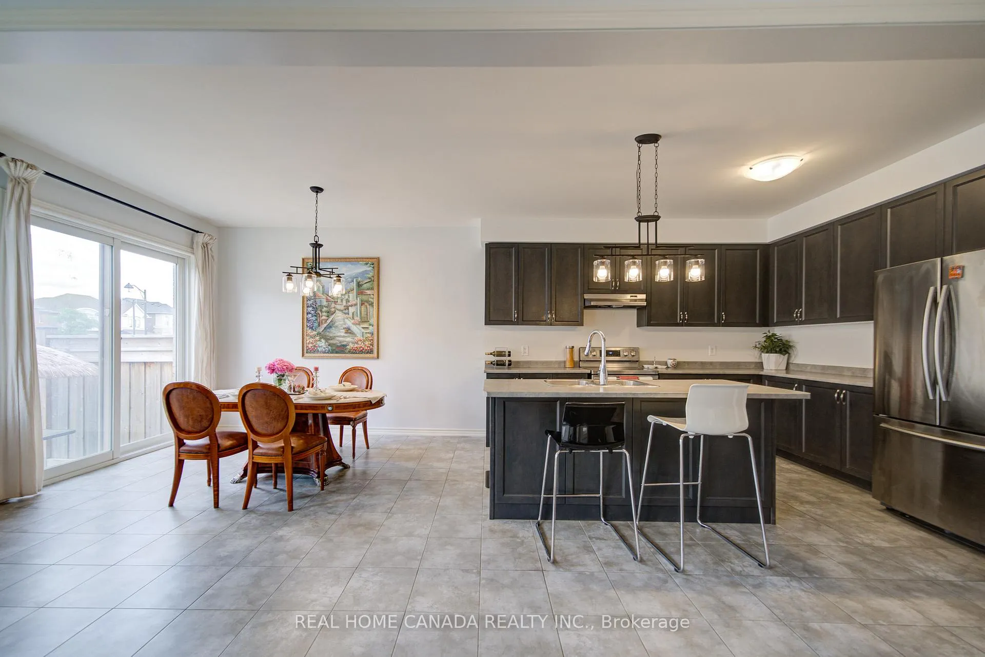 Photo 10 of 1491 Chretien Street, Milton, Ford — HOMEH