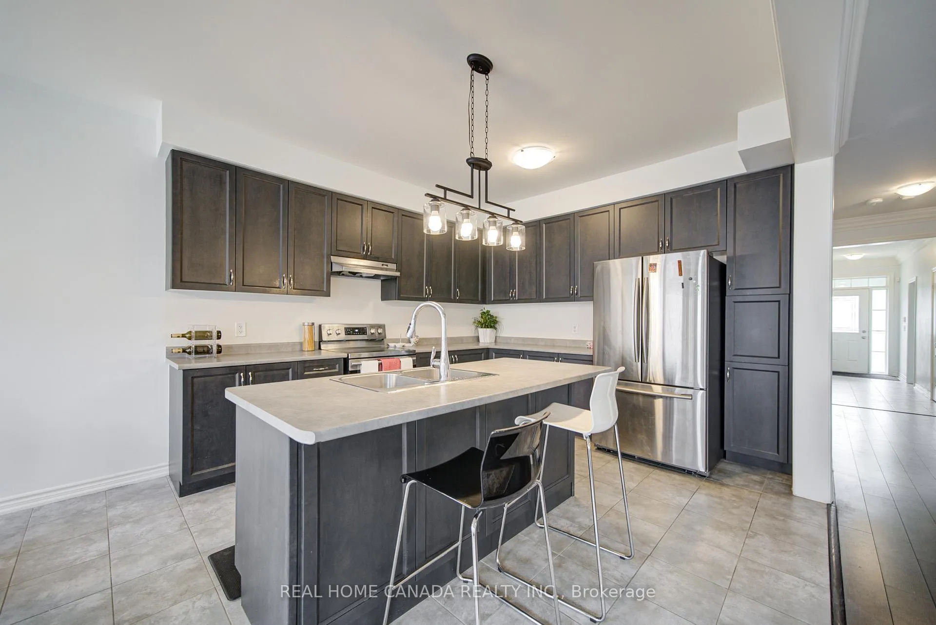 Photo 11 of 1491 Chretien Street, Milton, Ford — HOMEH