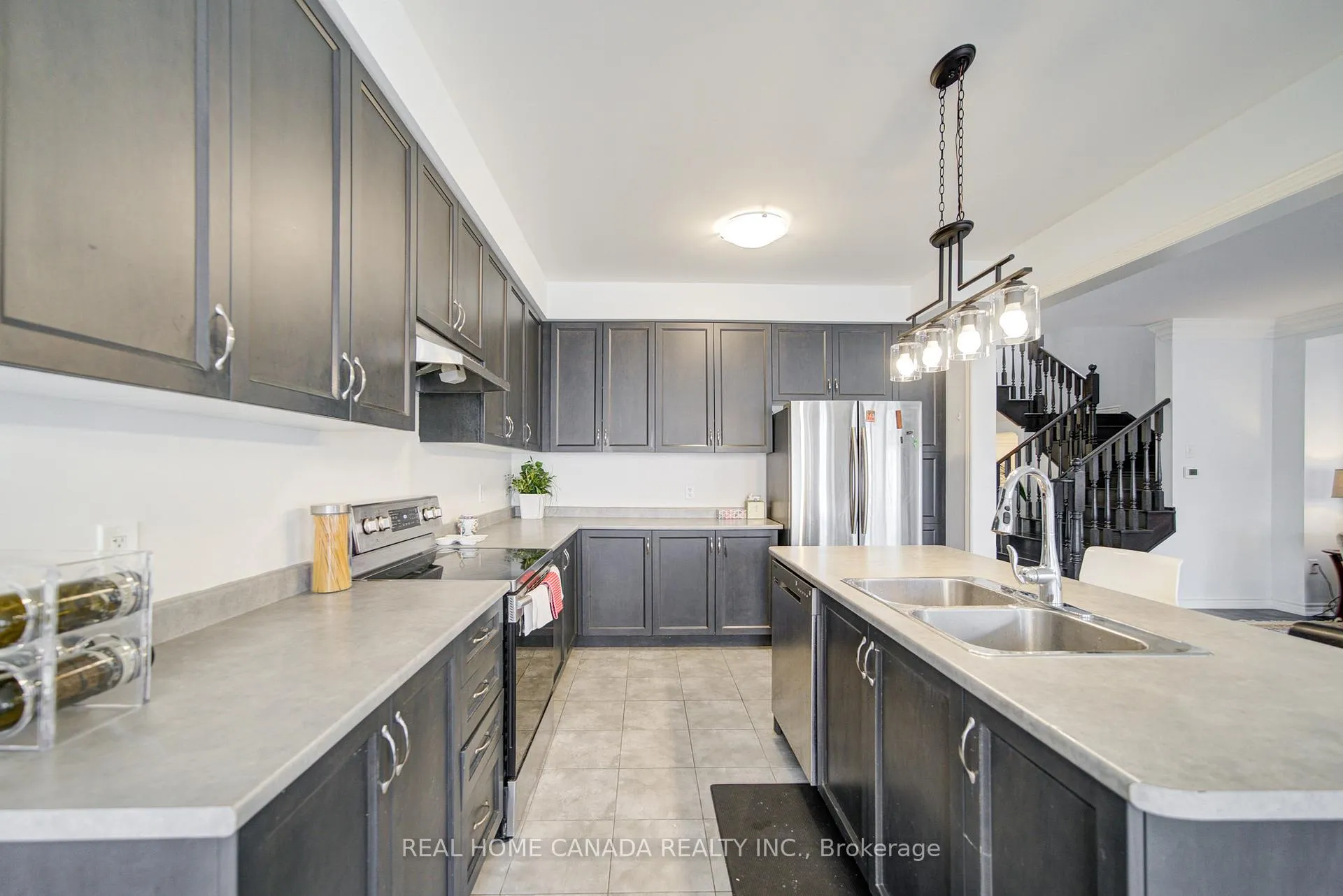 Photo 13 of 1491 Chretien Street, Milton, Ford — HOMEH