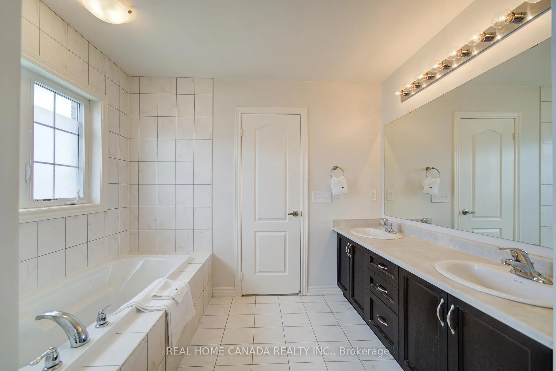 Photo 33 of 1491 Chretien Street, Milton, Ford — HOMEH