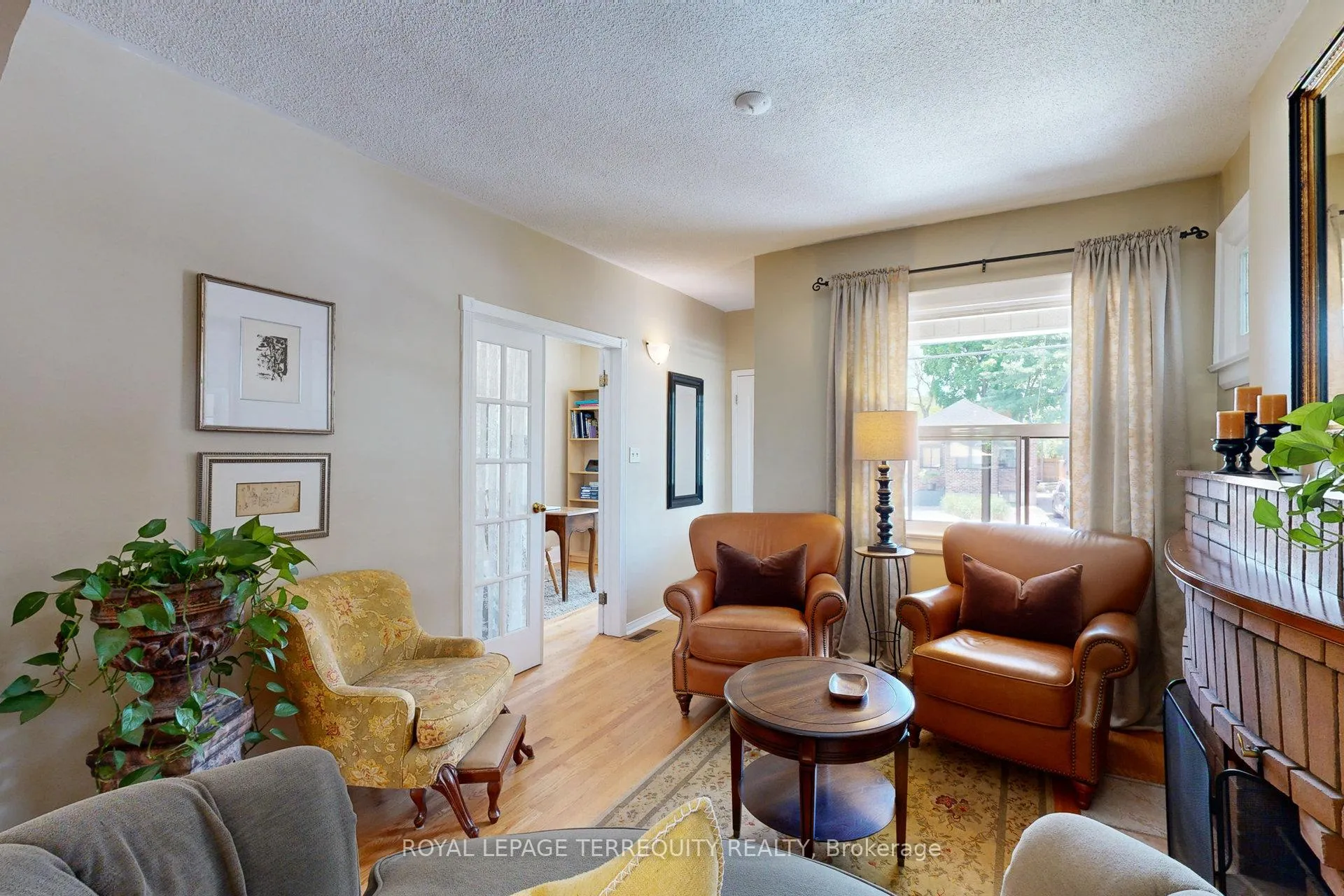 Photo 2 of 92 Eileen Avenue, Toronto, Rockcliffe-Smythe — HOMEH