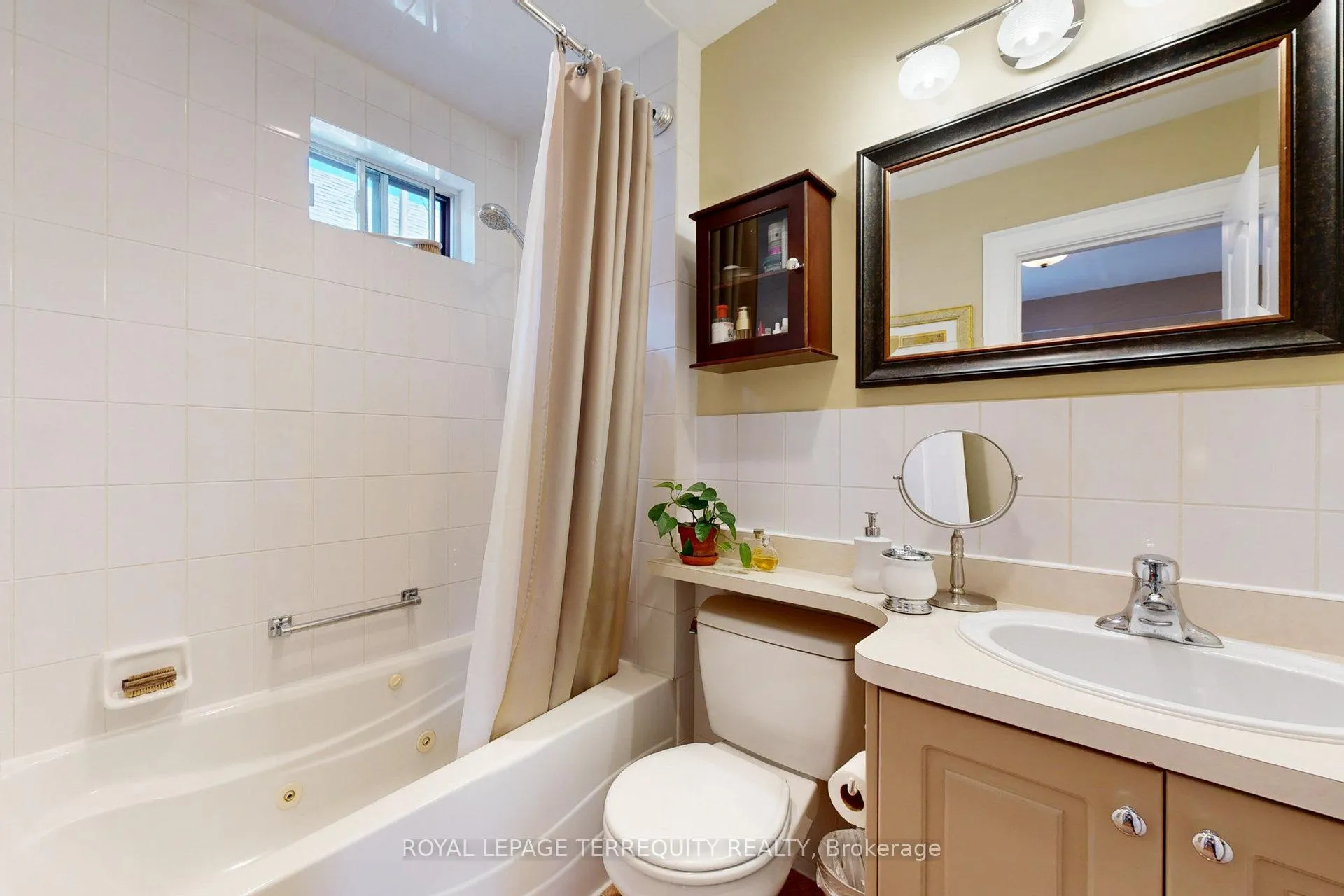 Photo 9 of 92 Eileen Avenue, Toronto, Rockcliffe-Smythe — HOMEH