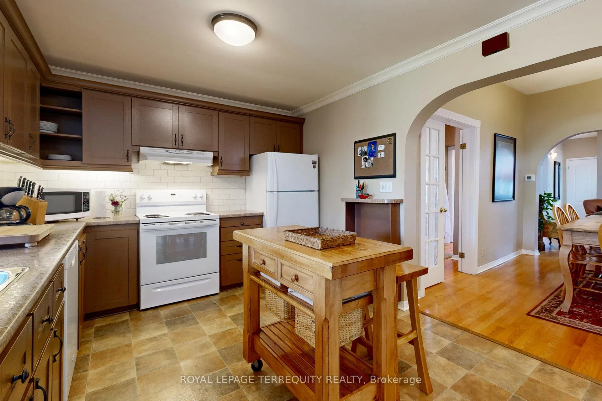 Photo 10 of 92 Eileen Avenue, Toronto, Rockcliffe-Smythe — HOMEH