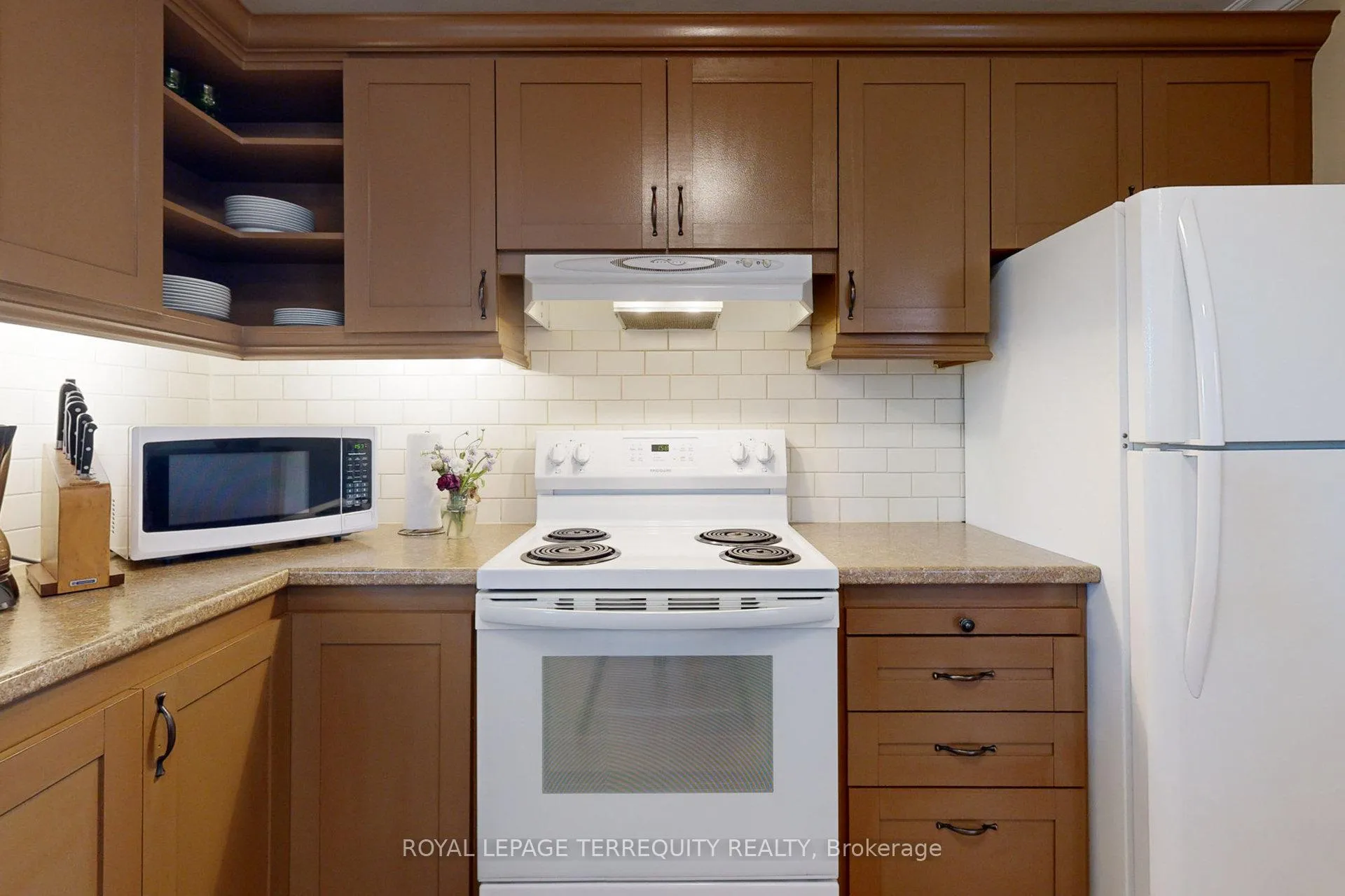 Photo 12 of 92 Eileen Avenue, Toronto, Rockcliffe-Smythe — HOMEH
