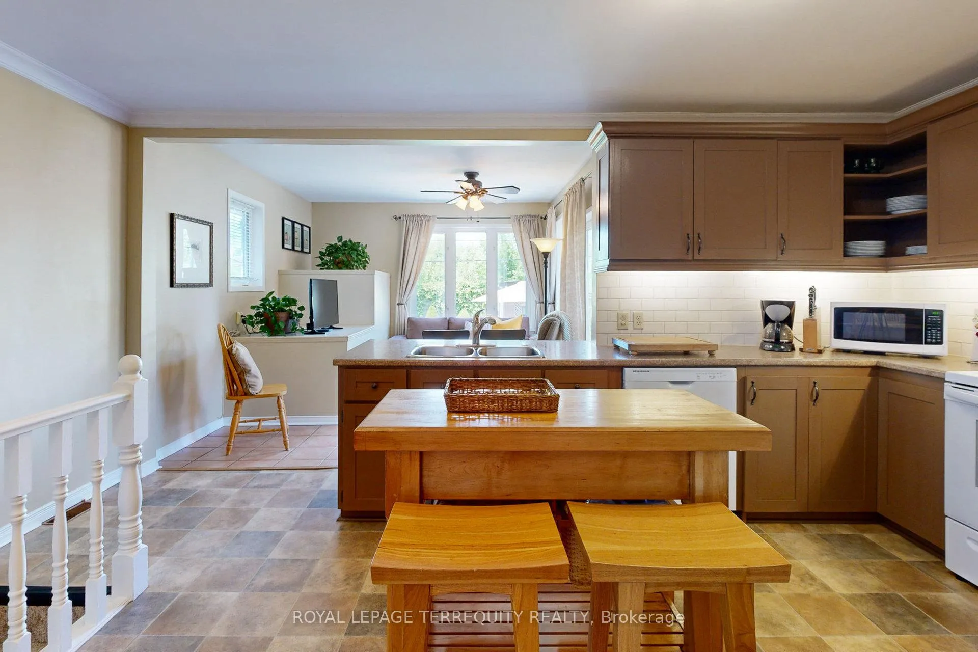 Photo 14 of 92 Eileen Avenue, Toronto, Rockcliffe-Smythe — HOMEH