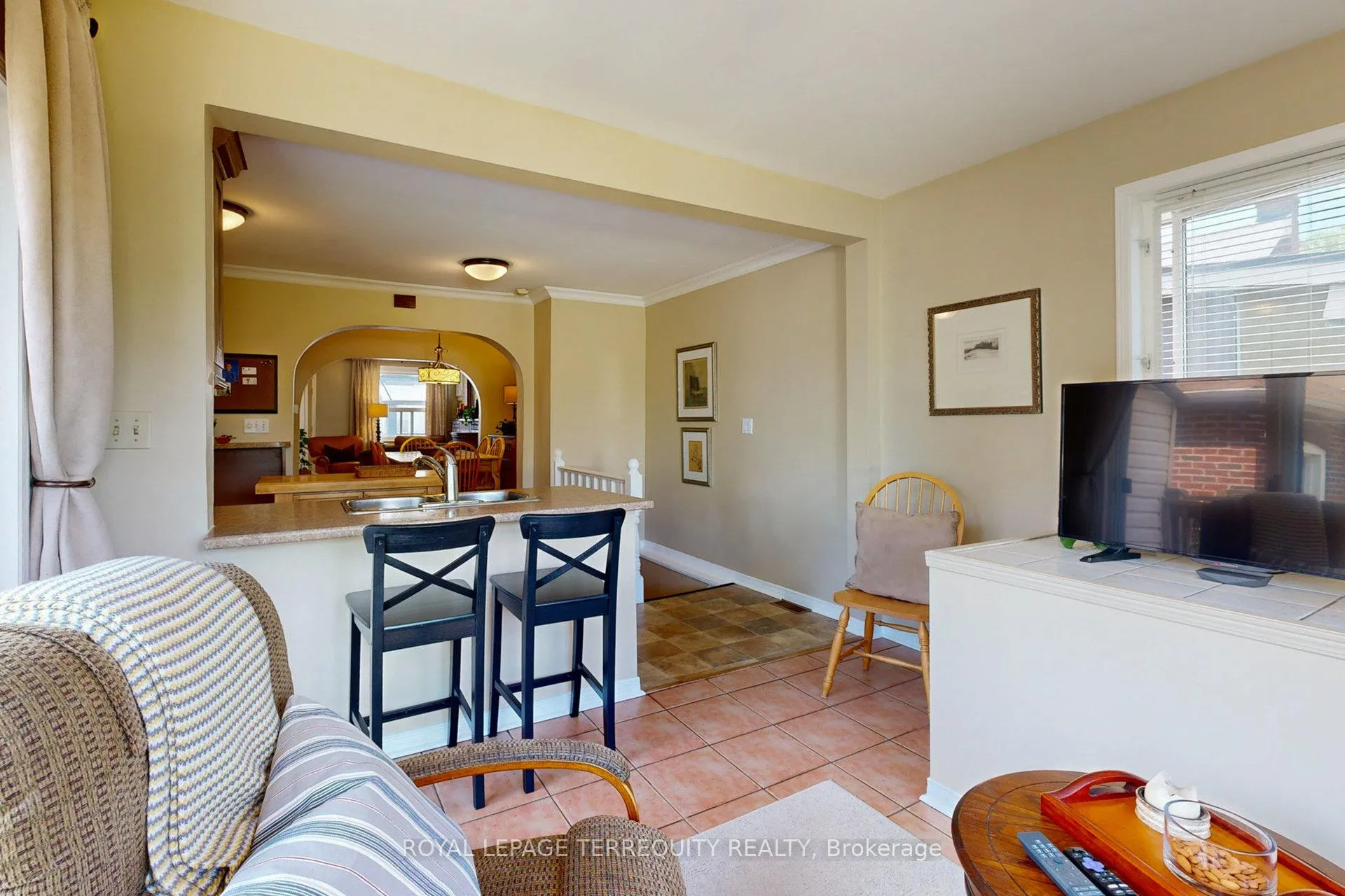 Photo 17 of 92 Eileen Avenue, Toronto, Rockcliffe-Smythe — HOMEH