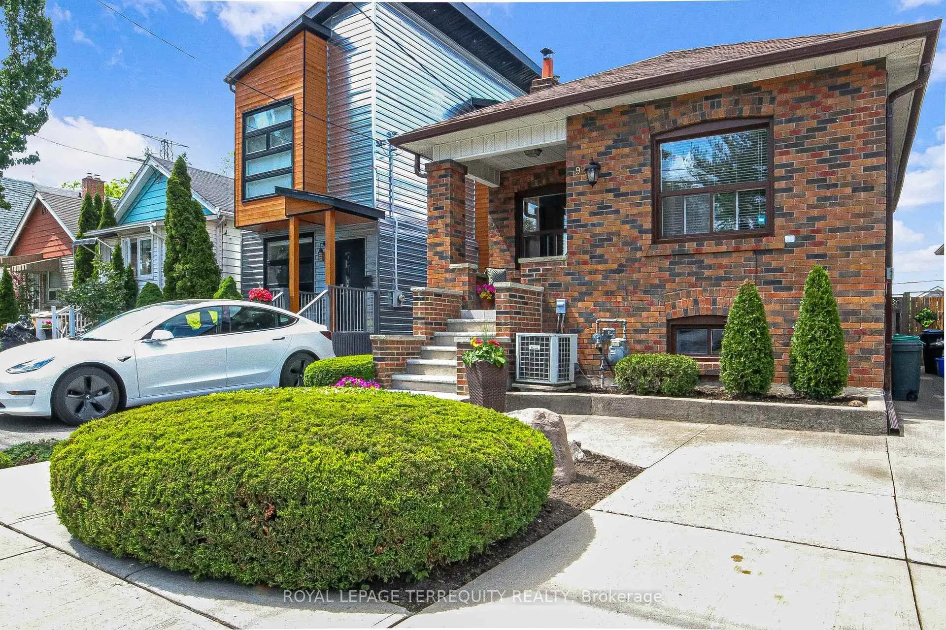 Photo 31 of 92 Eileen Avenue, Toronto, Rockcliffe-Smythe — HOMEH