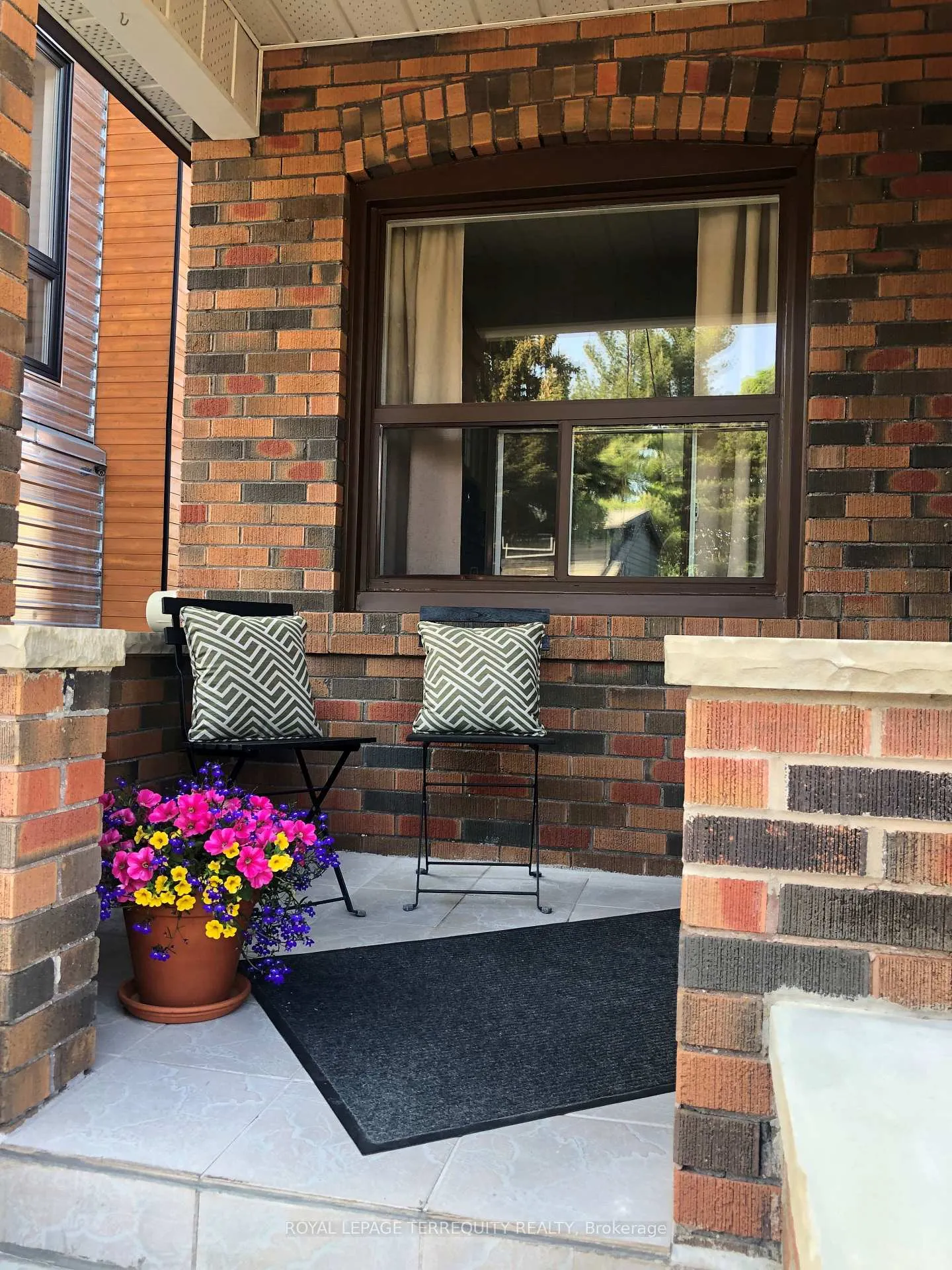 Photo 32 of 92 Eileen Avenue, Toronto, Rockcliffe-Smythe — HOMEH