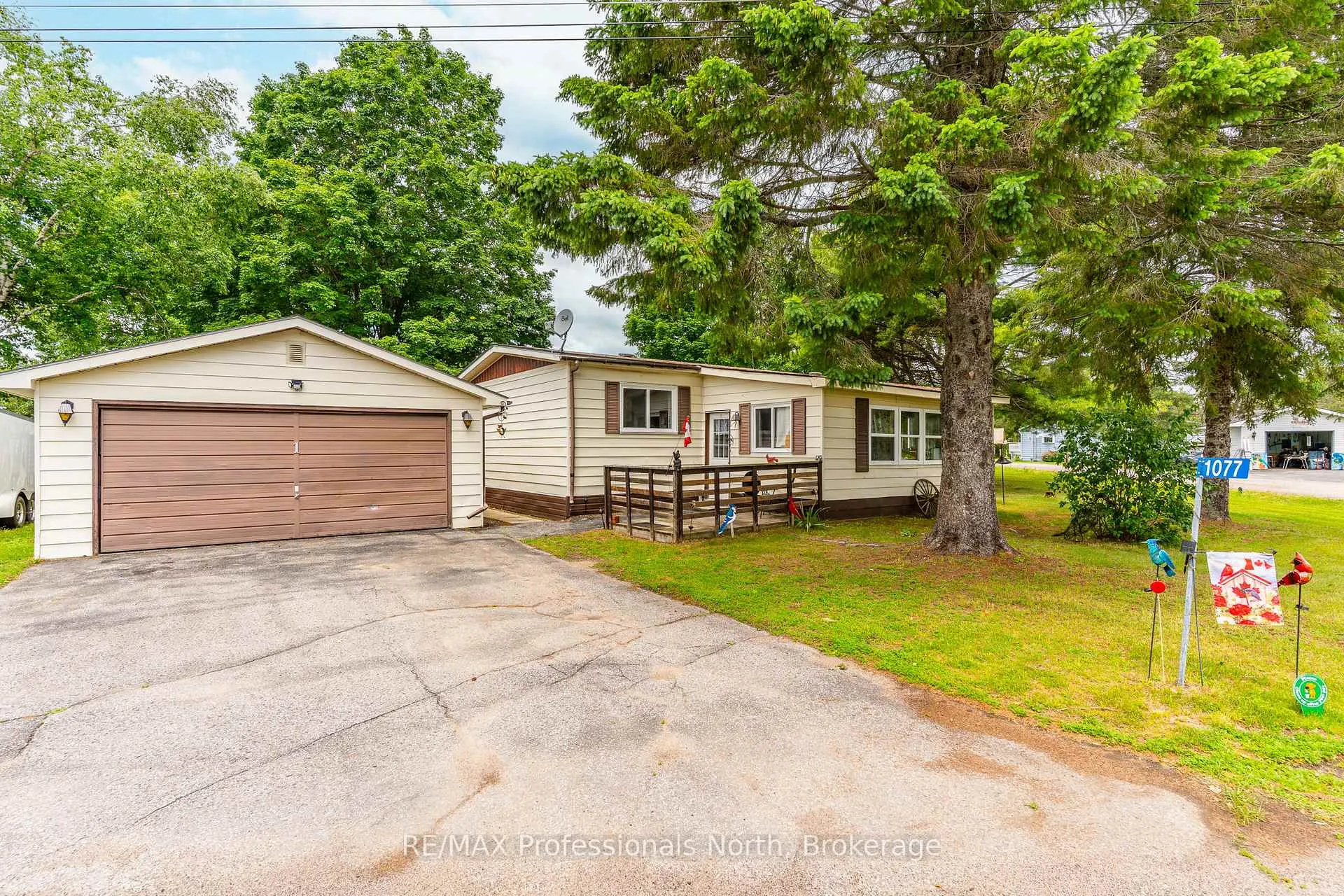 Photo 1 of 1077 Eighth Lane, Minden Hills, Lutterworth — HOMEH