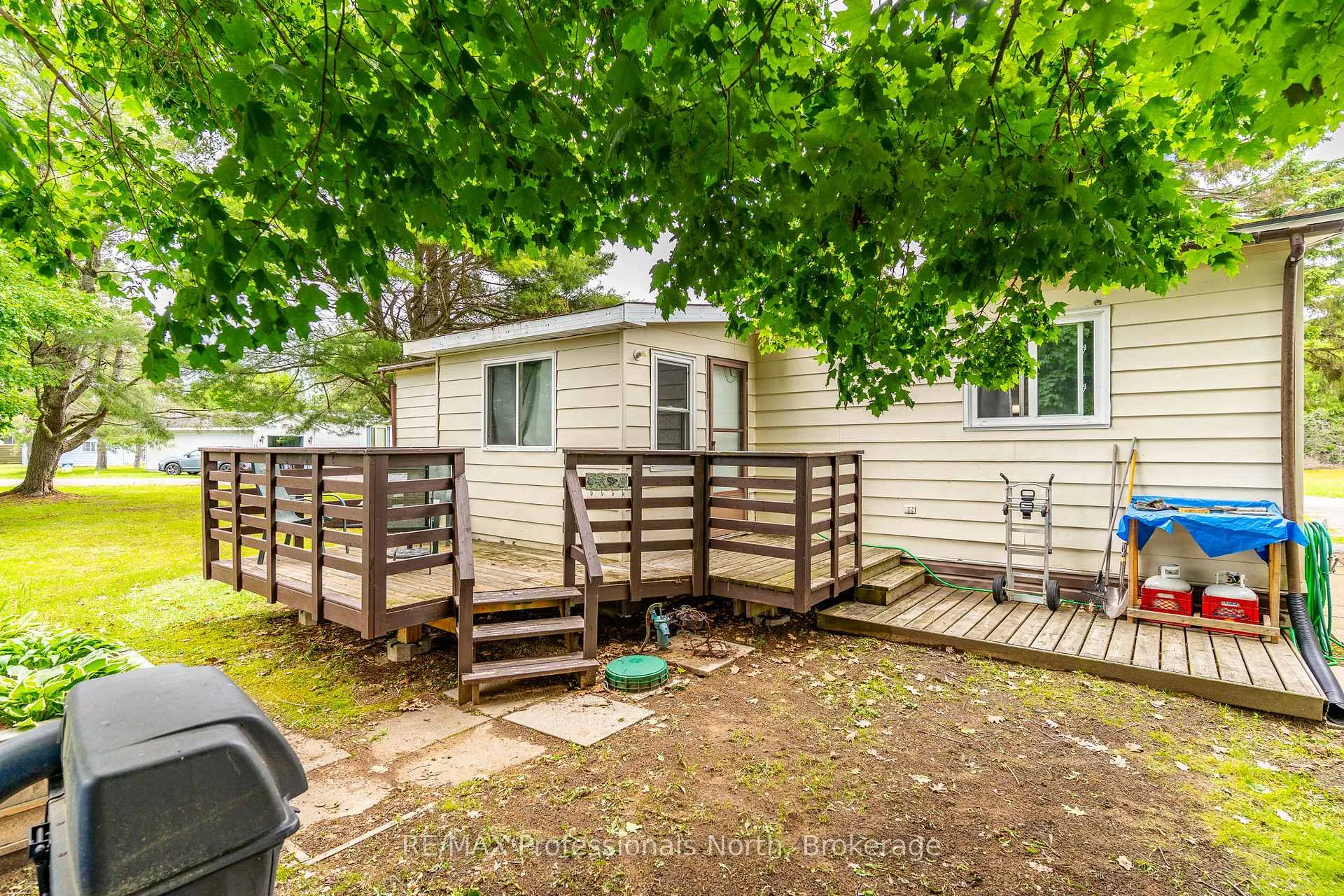Photo 5 of 1077 Eighth Lane, Minden Hills, Lutterworth — HOMEH