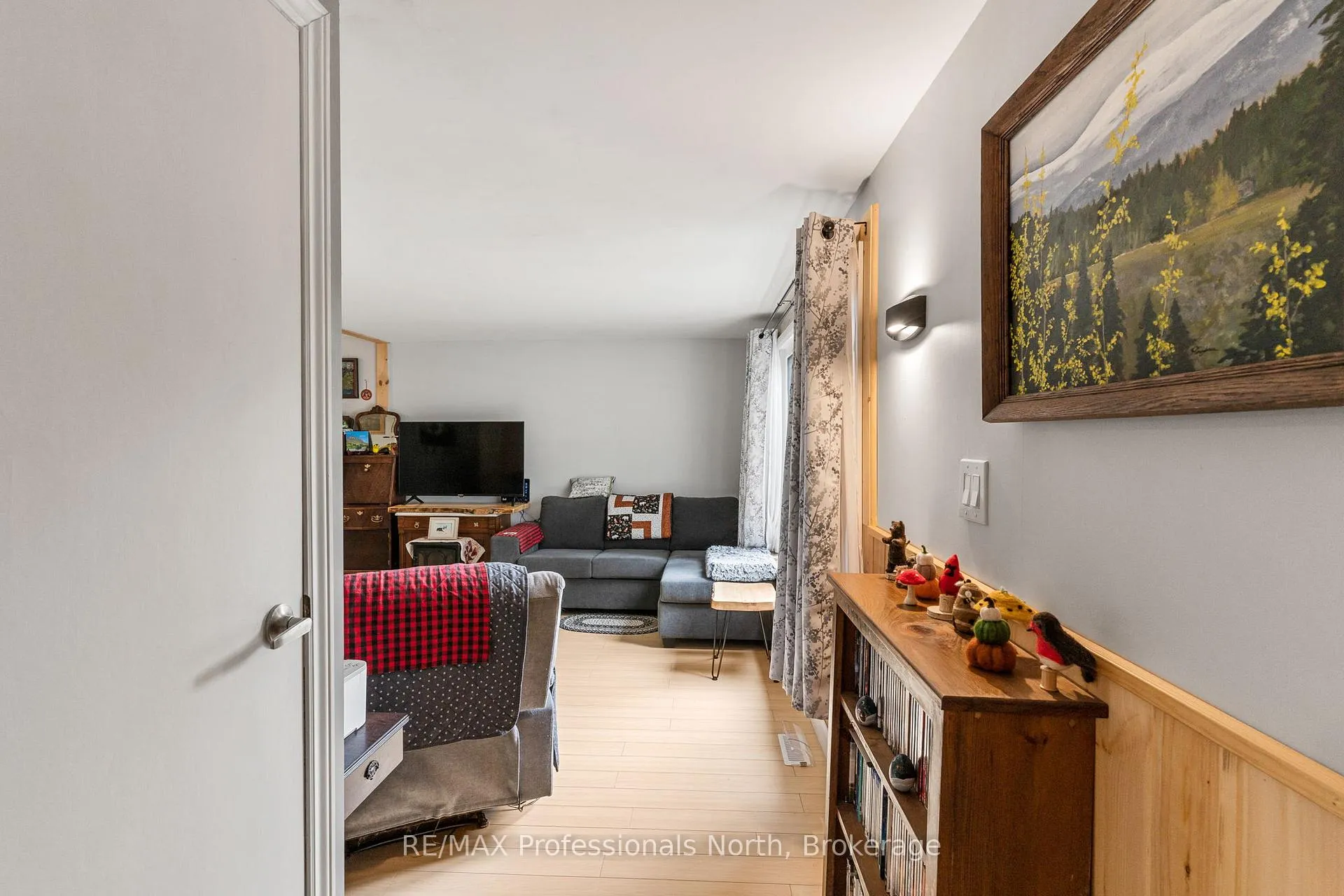 Photo 15 of 1077 Eighth Lane, Minden Hills, Lutterworth — HOMEH