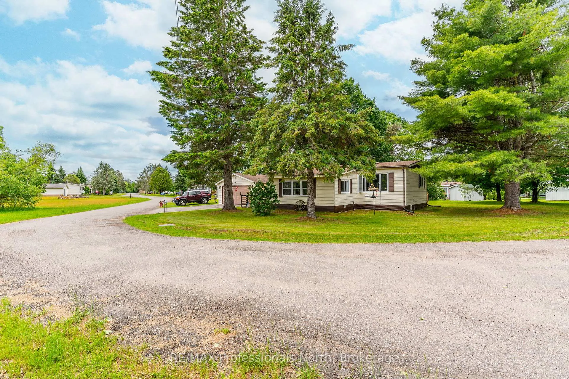 Photo 45 of 1077 Eighth Lane, Minden Hills, Lutterworth — HOMEH