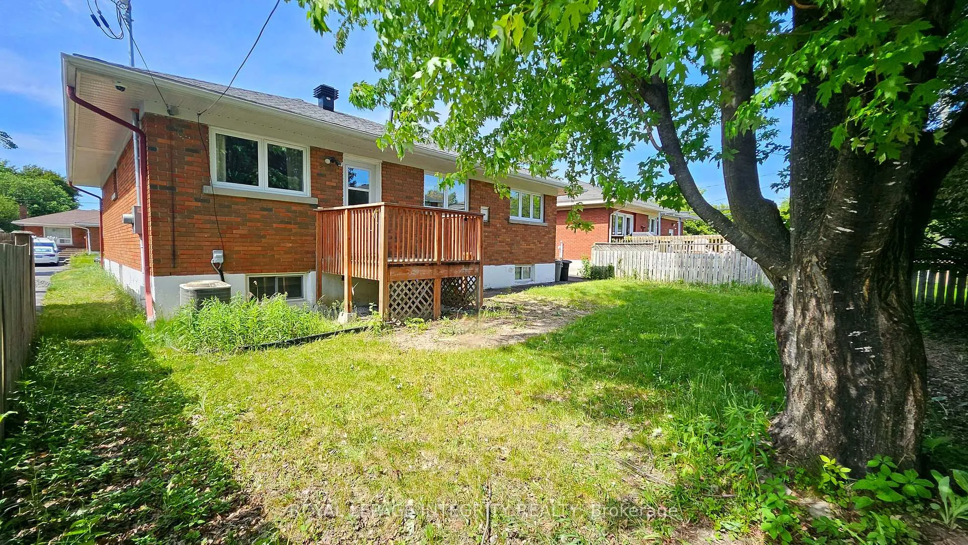 Photo 2 of 1764 Gage Crescent, Ottawa, Bel Air Heights — HOMEH